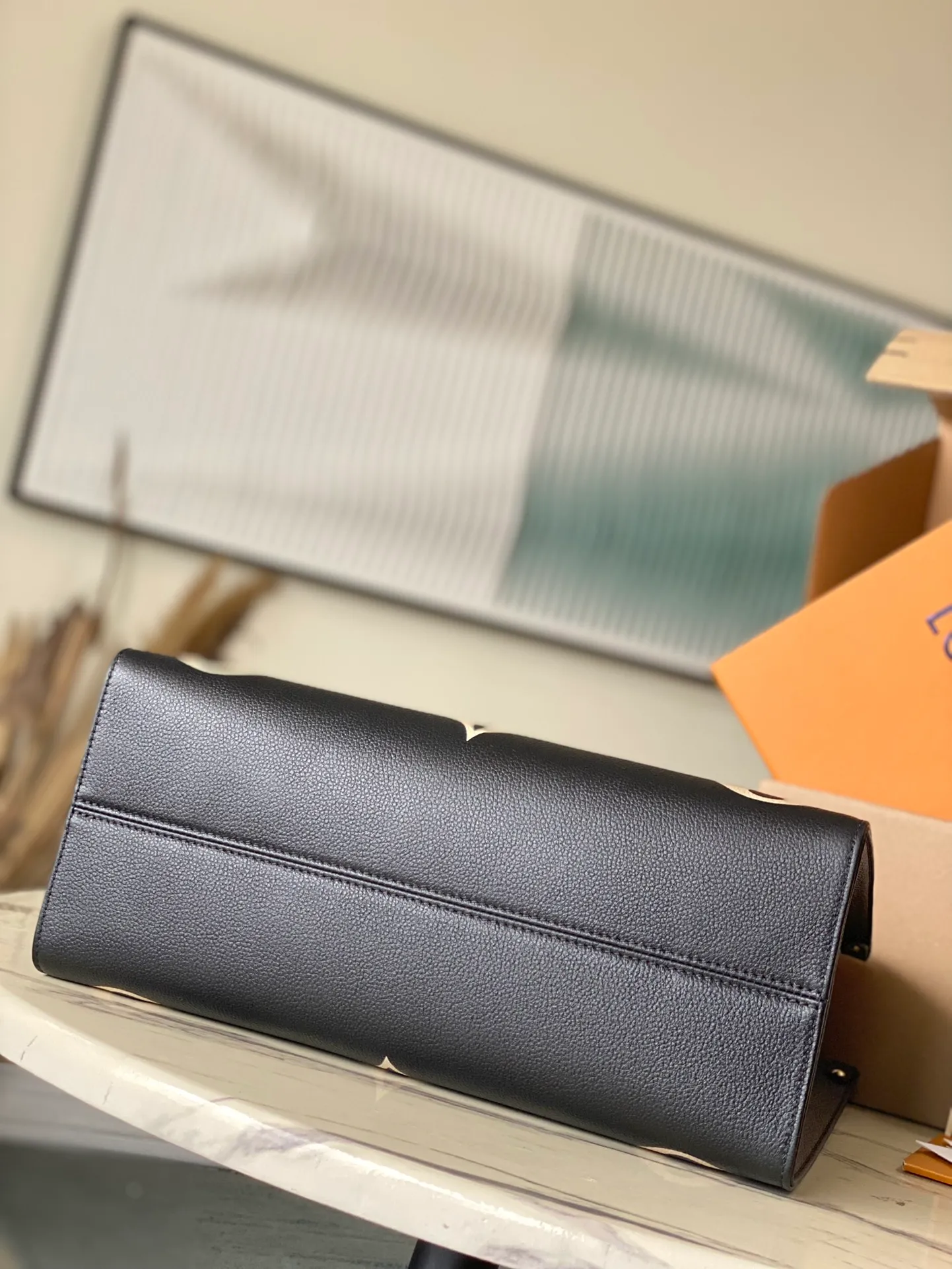 💰1120 (top layer leather) top original order M45495. Support counter inspection. Photos taken of duty-free goods are consistent with the product without unpacking. This product is an exclusive duty-free product in the market and is the highest-end product. Inspection is supported. This product has passed strict inspection and is flawless. Please wear gloves when touching the product. This product is not returnable or exchangeable. Please confirm the product first and then remove the label on the handle. This product is temporarily not open to the public, only regular customers, and is in short supply. Dimensions: 35 x 27 x 14 cm
