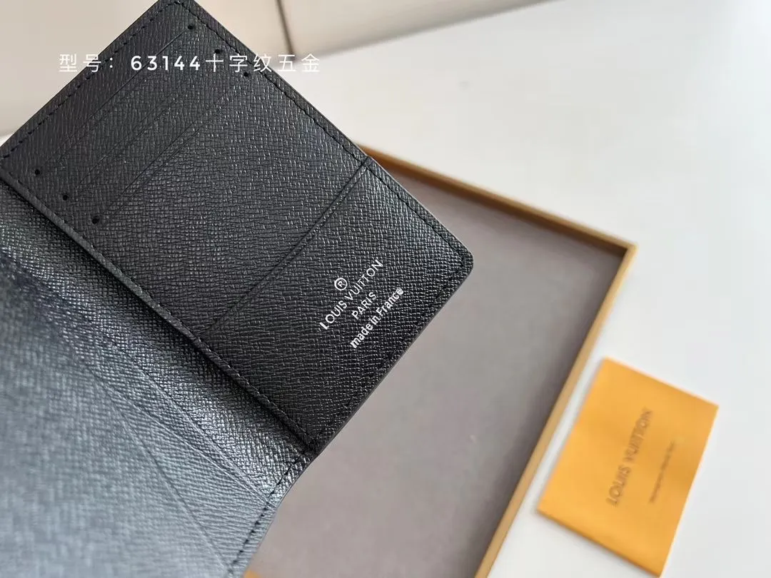 P100 💎Original # Cross Pattern Hardware Small Card Holder Louis vuitton This pocket leather wallet has seven compartments, which can hold credit cards, bus cards, business cards, and even city maps. Damier canvas, leather edge - two credit card compartments - four inner compartments - one outer compartment. Model M63144 Cross Pattern Hardware Size: 7X11.
