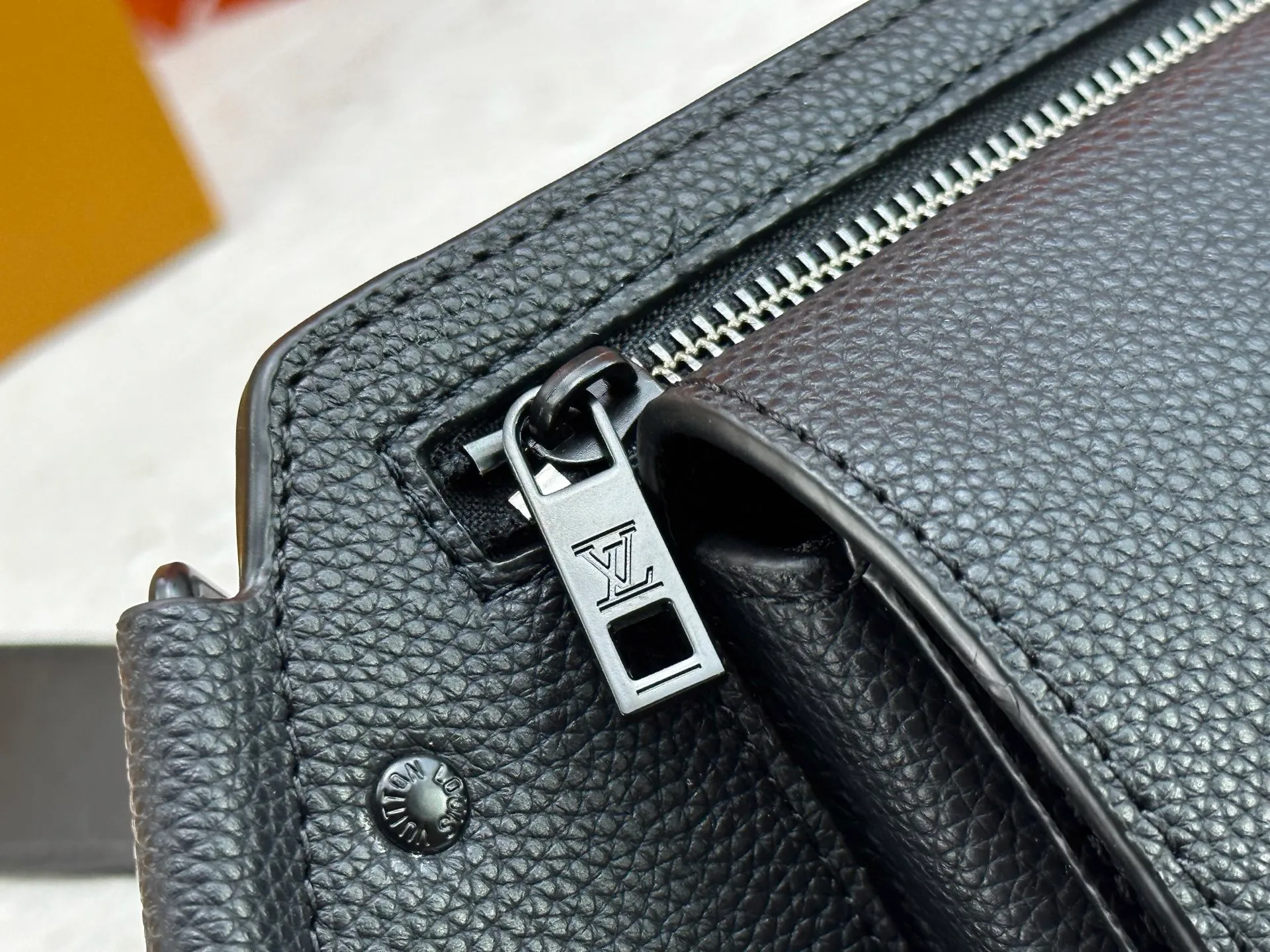 P240 M57081 The new LV Aerogram chest bag series is a minimalist and elegant style that innovates the trend. Fine calfskin, as soft as old aviation letterhead, is embellished with a matte metal LV logo. The main compartment and flap front pocket provide plenty of space for weekend trips or wandering around the city. 30x 16x 3cm (Length x Height x Width) Grained calfskin Leather trim Textile lining Metal hardware Metal lettering Customizable label Fabric shoulder strap Zip closure Flap front pocket with magnetic closure This product is made in France, Spain, Italy and the United States.