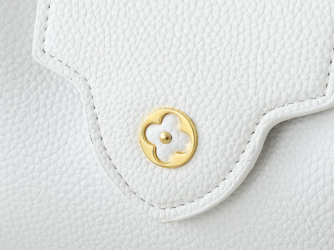 💰320💰Guangzhou goods Upgraded original M80071 M80041 M81410 M81258 M98477 This Capucines mini handbag displays the subtle sheen of the delicate Taurillon leather and python leather handles, embellished with iconic letters. The detachable wide shoulder strap allows the compact size to be worn on the shoulder or cross-body. Dimensions: 21.0 x 14.0 x 8.0 cm