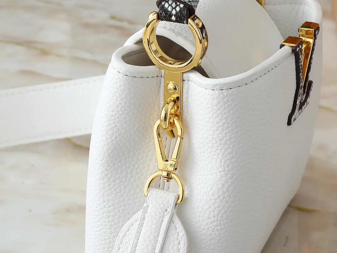 💰320💰Guangzhou goods Upgraded original M80071 M80041 M81410 M81258 M98477 This Capucines mini handbag displays the subtle sheen of the delicate Taurillon leather and python leather handles, embellished with iconic letters. The detachable wide shoulder strap allows the compact size to be worn on the shoulder or cross-body. Dimensions: 21.0 x 14.0 x 8.0 cm
