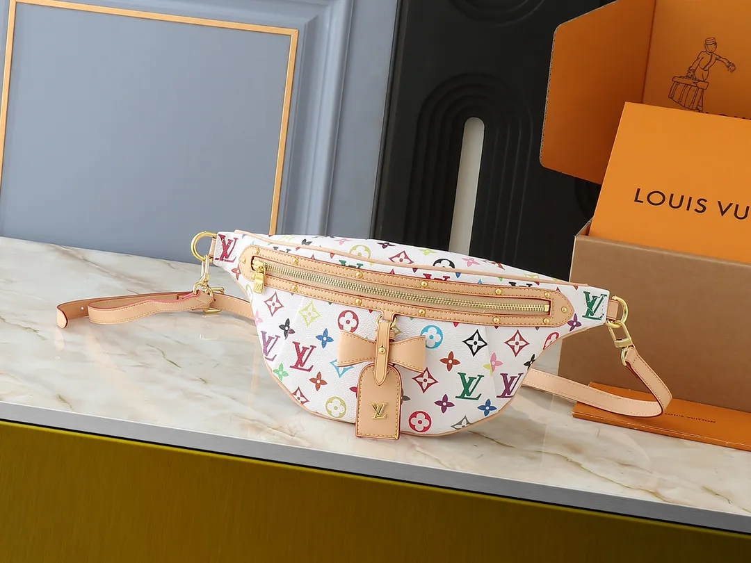 💰260💰Upgraded from the original M13660 [HIGH RISE waist bag] M46784 M43644 (Sancai-Takashi Murakami) High Rise LT waist bag is made of soft Monogram coated canvas to create a close-fitting configuration. The thin design can be placed inside the jacket. The cowhide leather has a detachable name tag and can be tied with a fabric shoulder strap for a sporty look. Dimensions: 16 x 8 x 38 cm