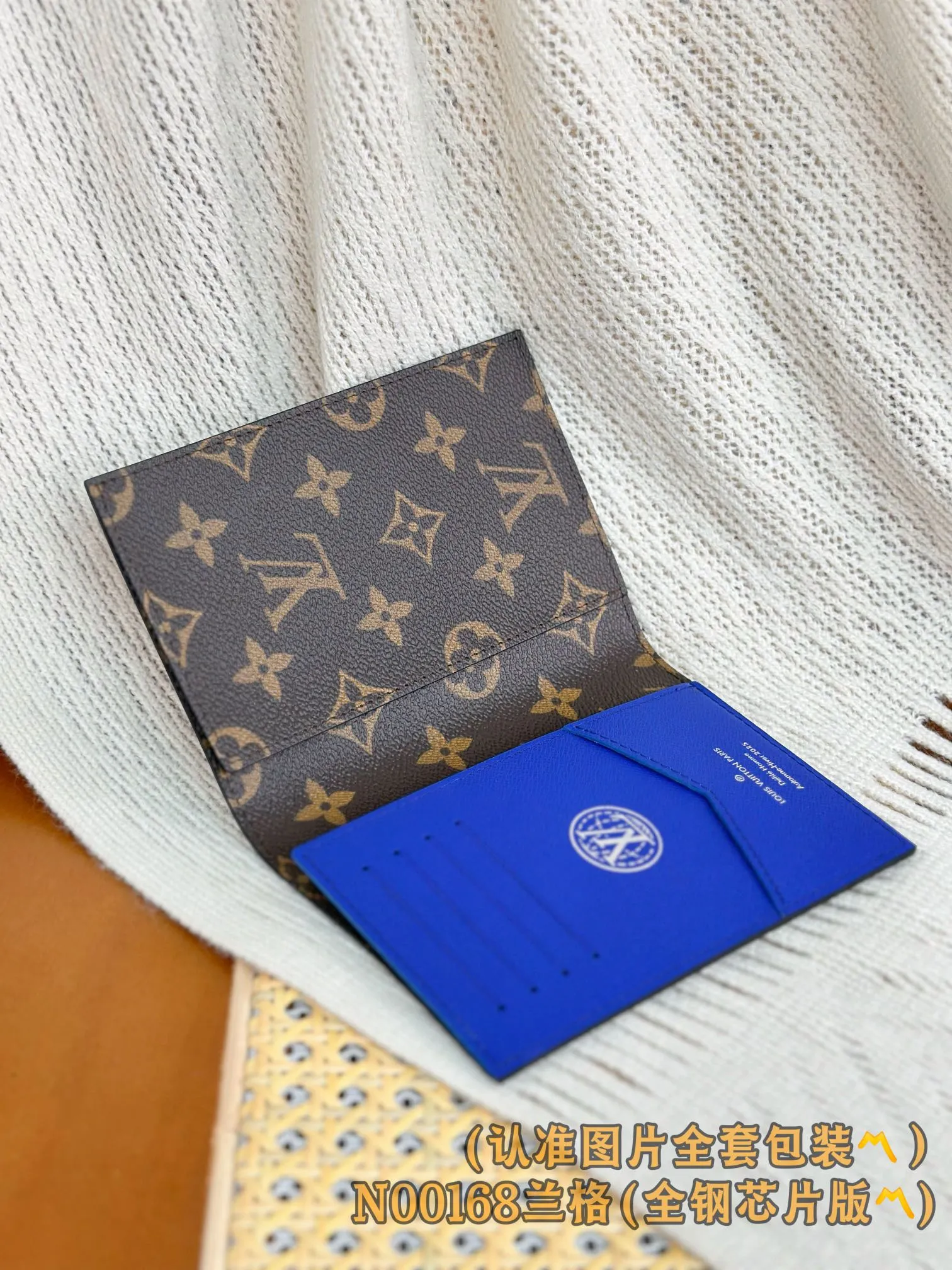 💰560 [Authentic grade] [Special grade MB all steel high elastic fabric] N00168 Lange passport holder (〽️A grade all steel〽️) personalized customized version! Transcoding chip, passport envelope! This classic passport cover is made of Damier Heritage coated canvas and lined with signature Monogram canvas. The retro "Marque Louis Vuitton Déposée" words are placed in the blue-green Damier plaid pattern. The passport envelope has four business card slots and a patch pocket, making it extremely practical in design.  10 x 14 x 2.5 cm (length x height x width).