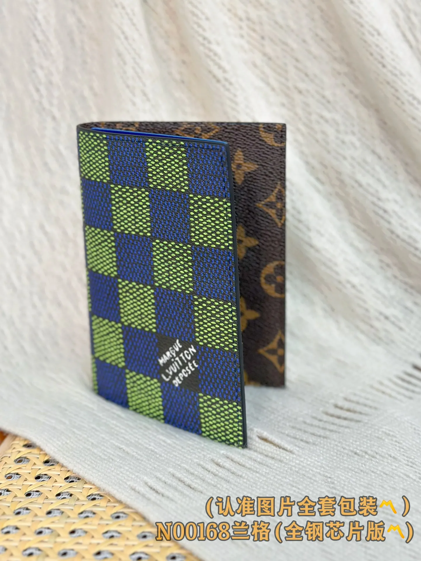 💰560 [Authentic grade] [Special grade MB all steel high elastic fabric] N00168 Lange passport holder (〽️A grade all steel〽️) personalized customized version! Transcoding chip, passport envelope! This classic passport cover is made of Damier Heritage coated canvas and lined with signature Monogram canvas. The retro "Marque Louis Vuitton Déposée" words are placed in the blue-green Damier plaid pattern. The passport envelope has four business card slots and a patch pocket, making it extremely practical in design.  10 x 14 x 2.5 cm (length x height x width).
