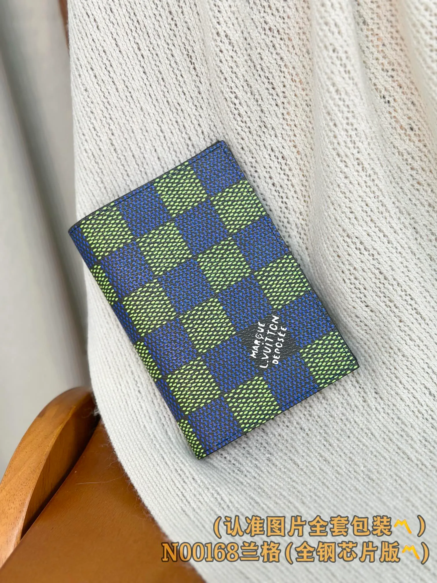💰560 [Authentic grade] [Special grade MB all steel high elastic fabric] N00168 Lange passport holder (〽️A grade all steel〽️) personalized customized version! Transcoding chip, passport envelope! This classic passport cover is made of Damier Heritage coated canvas and lined with signature Monogram canvas. The retro "Marque Louis Vuitton Déposée" words are placed in the blue-green Damier plaid pattern. The passport envelope has four business card slots and a patch pocket, making it extremely practical in design.  10 x 14 x 2.5 cm (length x height x width).