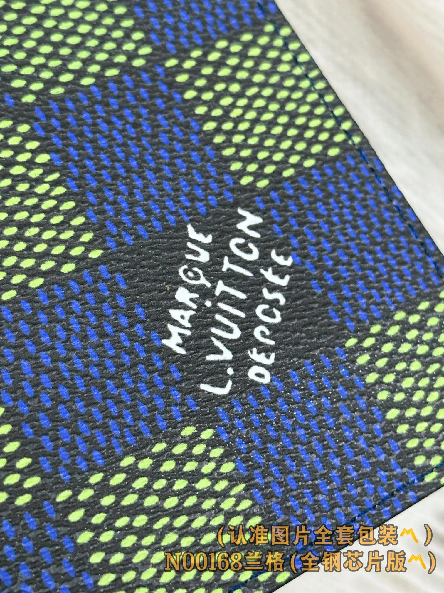 💰560 [Authentic grade] [Special grade MB all steel high elastic fabric] N00168 Lange passport holder (〽️A grade all steel〽️) personalized customized version! Transcoding chip, passport envelope! This classic passport cover is made of Damier Heritage coated canvas and lined with signature Monogram canvas. The retro "Marque Louis Vuitton Déposée" words are placed in the blue-green Damier plaid pattern. The passport envelope has four business card slots and a patch pocket, making it extremely practical in design.  10 x 14 x 2.5 cm (length x height x width).