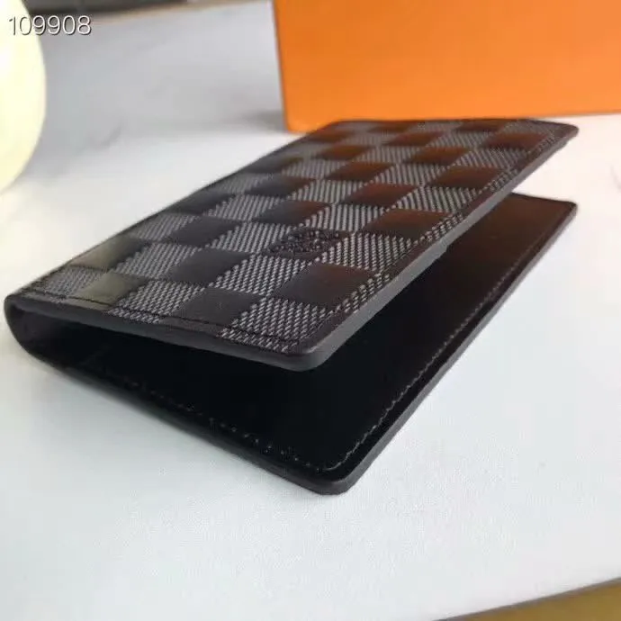 P100lv Wallet Coin Clip M60181 A must-have accessory for modern travelers, this coated canvas passport cover combines fashion and practicality. Equipped with four credit card slots and two convenient pockets for quick access to your passport. Dimensions: 10.0 x 14.0 x 2.5 cm ~