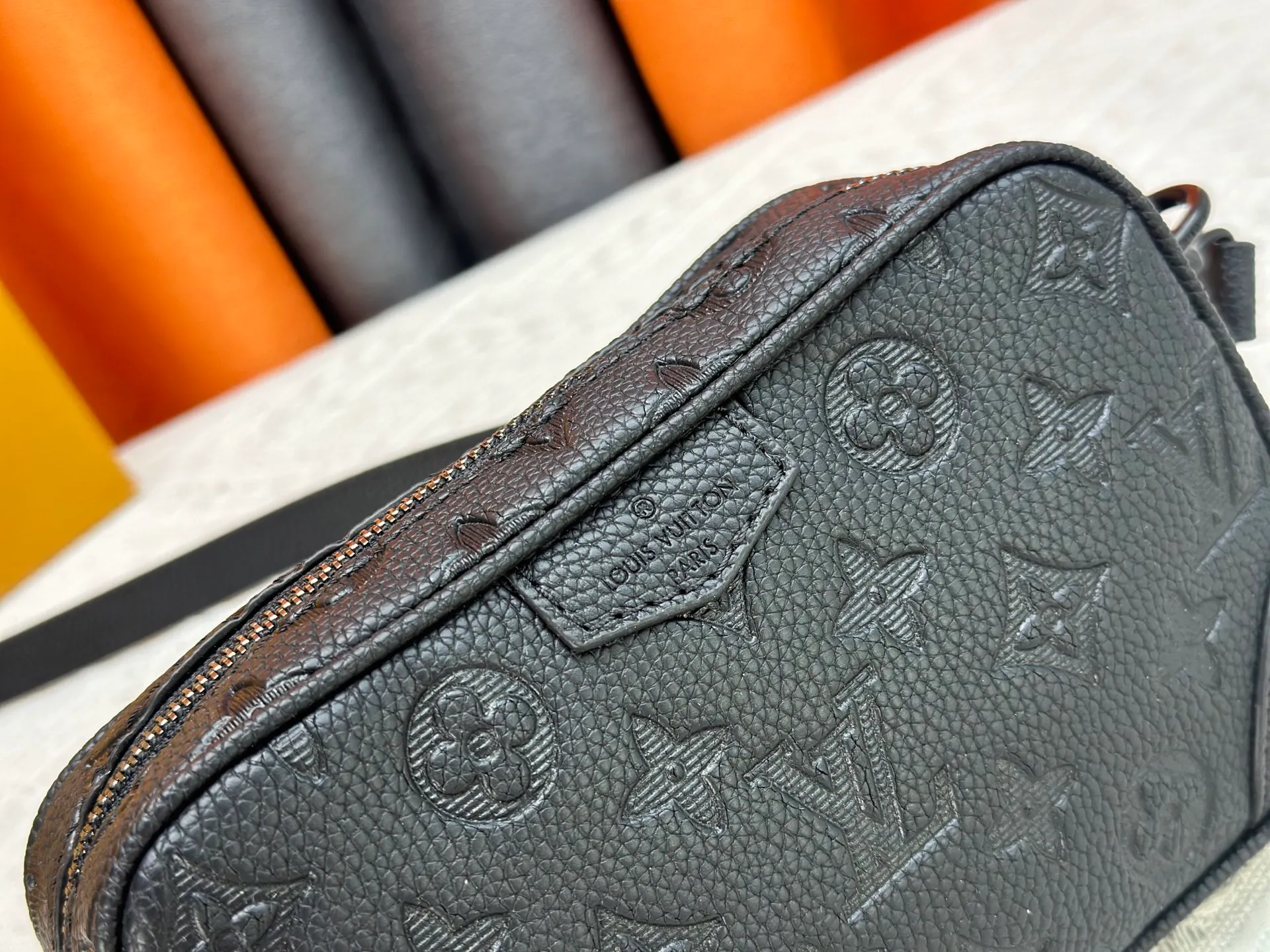 P220 Guangzhou goods M14253 M14058 M26737 M14684 The Trocadéro mini handbag is made of Monogram canvas, vintage cow leather trim and reinforced front corners. It pays tribute to Louis Vuitton's legendary history and combines retro charm with sophisticated modernity. Inspired by Louis Vuitton's cross-body bags designed in the 1980s, it features a removable and adjustable shoulder strap. 20.0 x 13.0 x 6.5 cm (length x height x width)