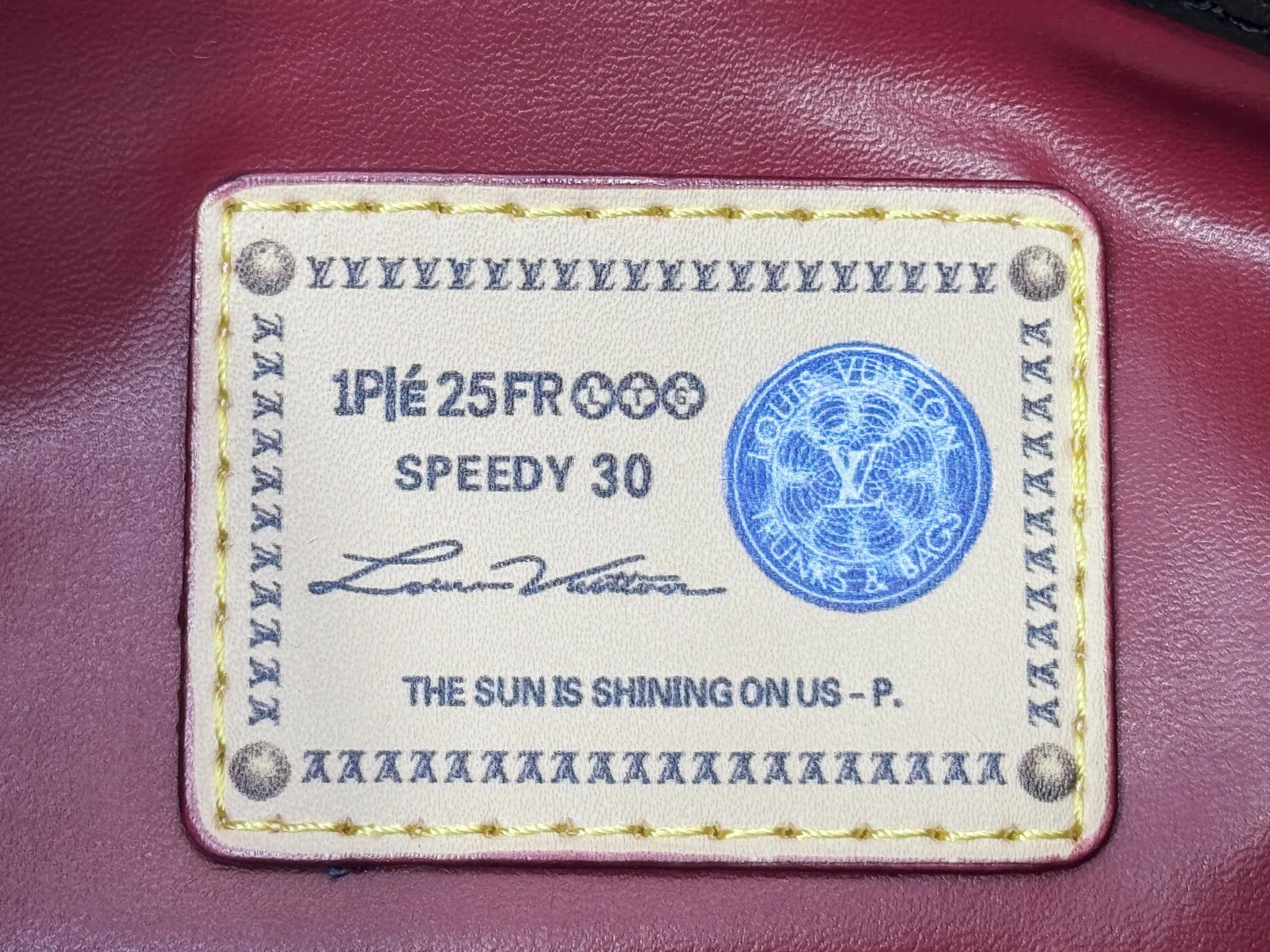 P320 upgraded original M26174 M26175 M26176 M26178 M26180 M24424 LV Speedy 30 Graffiti Pillow Bag Travel Bag Logo-level eye-catching texture and elegant temperament, casual and versatile, which is also the main reason why I bought it. With the soft and tender lambskin material, in short, it can handle various styles of commuting and leisure bags, and it is not a loss. Dimensions: 30×21x17