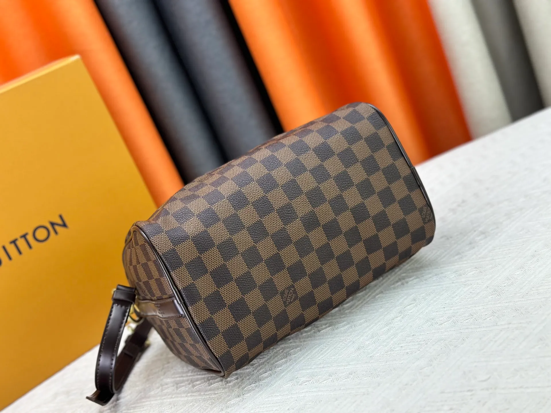 P240 P250 P260 High-definition shooting quality as shown in the picture. Good quality, full of positive reputation! Highly recommended Speedy fashion hot model, classic Monogram canvas➕imported Italian discolored yellow leather trim➕high-end original hardware➕adjustable shoulder strap lock. It feels soft, highly practical, and can be called a classic. The upper body is super elegant. Brand: LouisVuitton! Model: Small 40390/Medium 40391/Large 40392! Material: Imported original leather! Size: small size 25*19*15, medium size 30*21*17, large size 35*23*18,