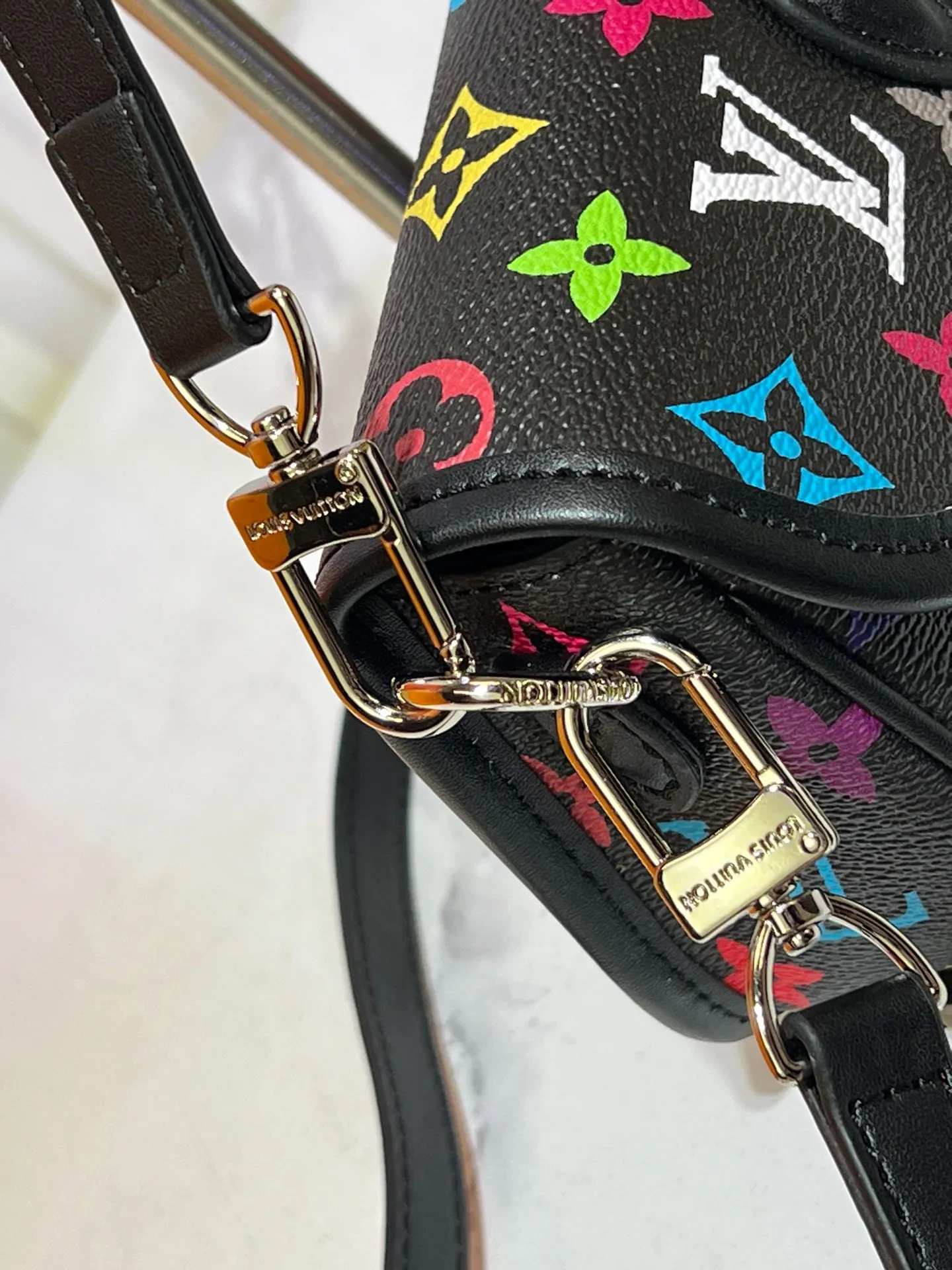 Batch 240💰Upgraded original M83566 M83300 M45985 baguette bag series new Diane handbag Diane satchel is made of Monogram Empreinte, made of the brand's iconic embossed leather. This versatile bag comes with a removable leather shoulder strap that can be worn over the shoulder or by hand, as well as a roomy removable jacquard crossbody bag with 'Louis Vuitton' printed strap. This versatile bag can be styled chic or sporty to match the overall style or mood. Dimensions: 19×10.5×6cm.