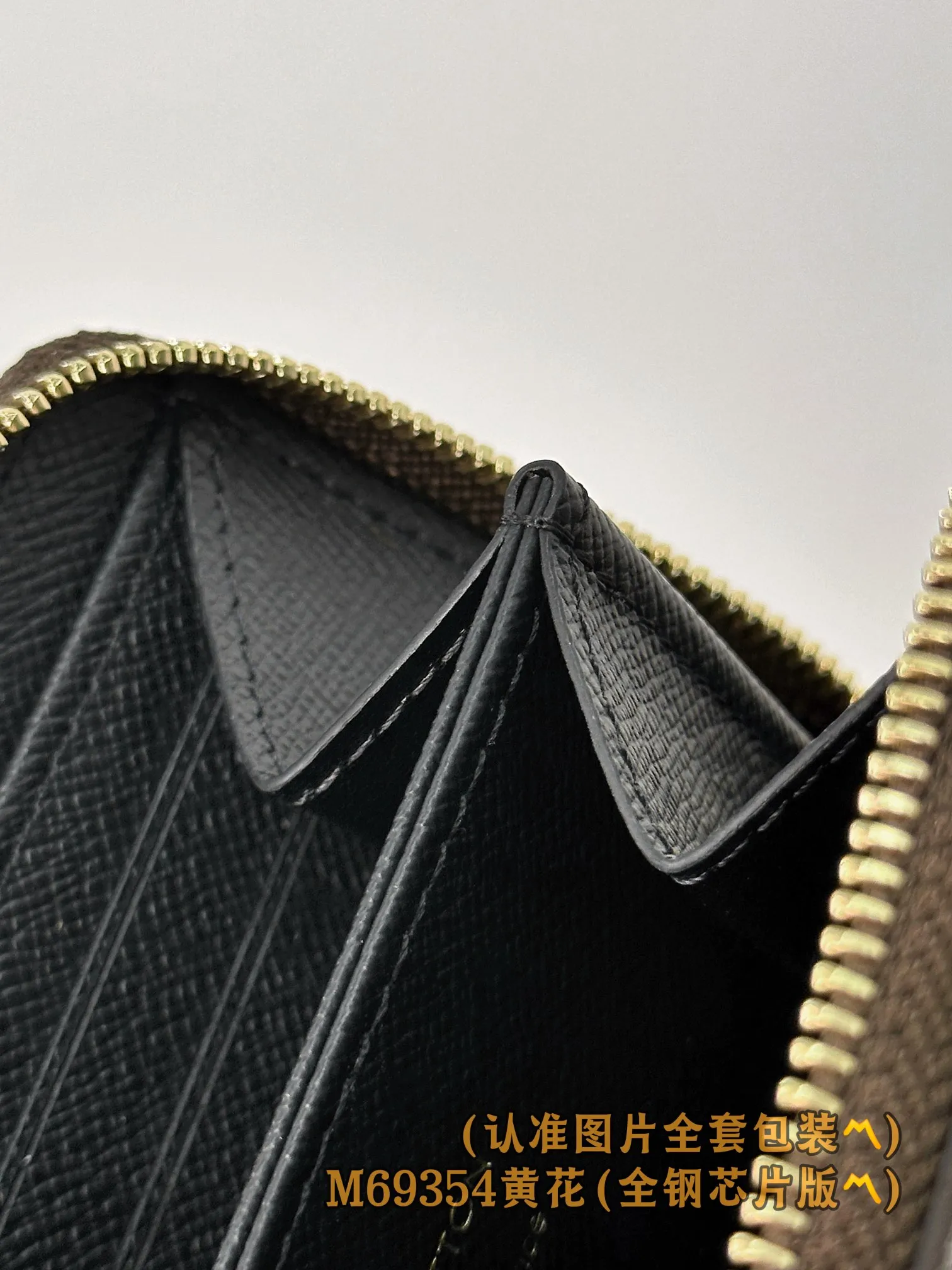 P700 [Genuine grade] [Special grade MB all-steel high-elastic fabric] M69354 (〽️A-grade all-steel version〽️) Personalized customized version! Changing code chip! ZIPPY Zipper Coin Purse, this Zippy zipper coin purse is made of the iconic Monogram canvas material and is known for its small and compact shape, which can be easily stored in a pocket or small bag and provides frequently used functions. The LV engraved zipper ensures security, and the wide opening makes it easy to access change, cards and folded bills. 11 x 8.5 x 2 cm (length x height x width).