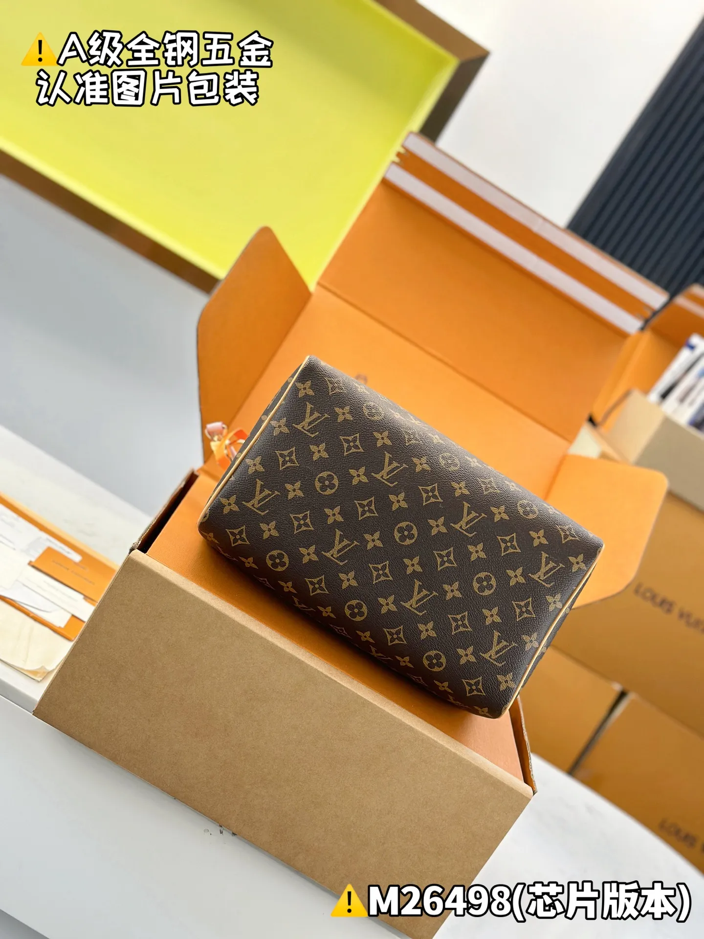 Internal price P1840 [Super grade MB high elastic fabric] SPEEDY SOFT 30 DARK handbag Model: M26498 Material: A+ grade all-steel hardware, imported high elastic fabric Packaging: Full set of special grade duty-free MB packaging Dimensions: 21 x 17 x 30 cm