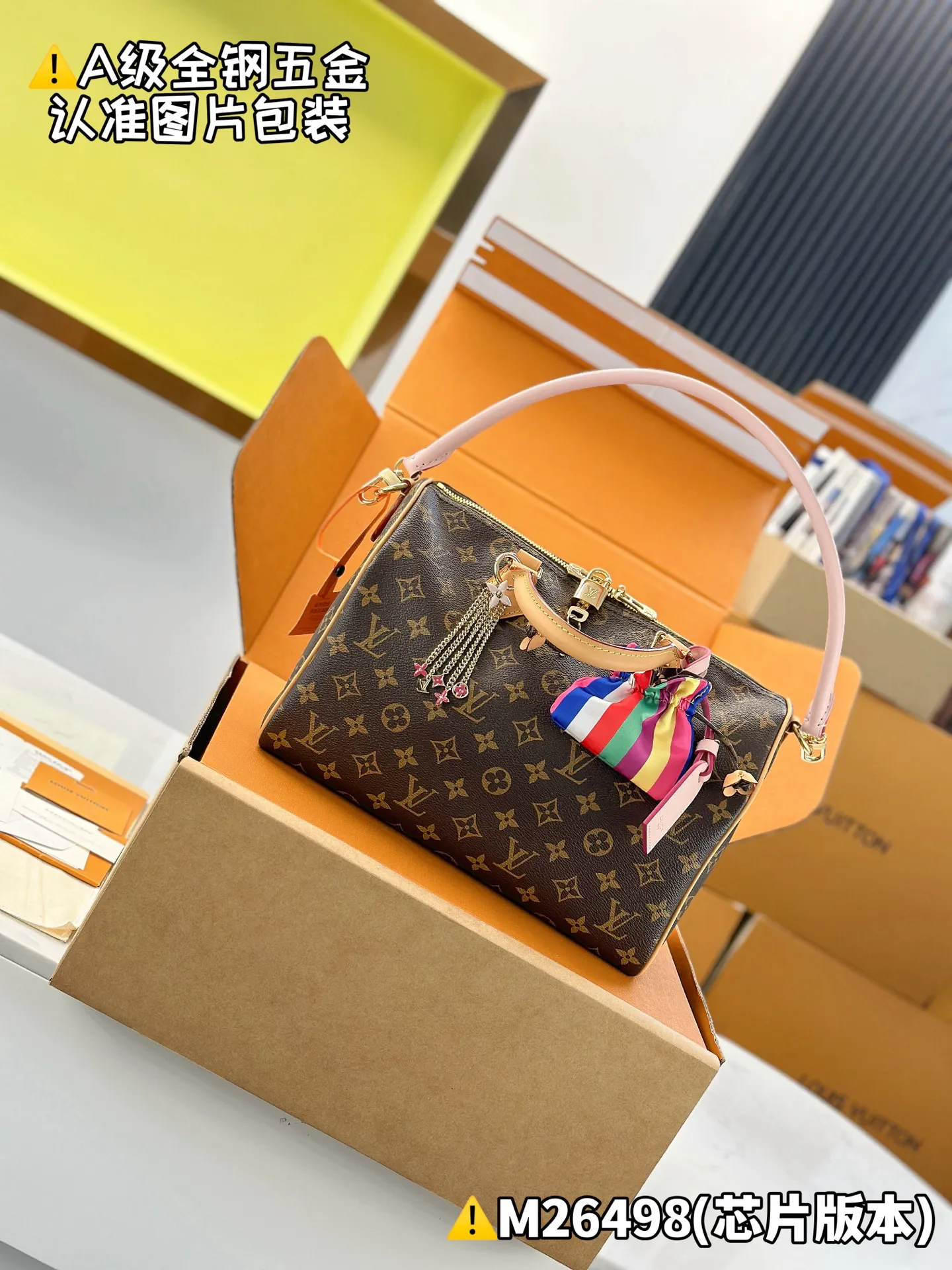 Internal price P1840 [Super grade MB high elastic fabric] SPEEDY SOFT 30 DARK handbag Model: M26498 Material: A+ grade all-steel hardware, imported high elastic fabric Packaging: Full set of special grade duty-free MB packaging Dimensions: 21 x 17 x 30 cm
