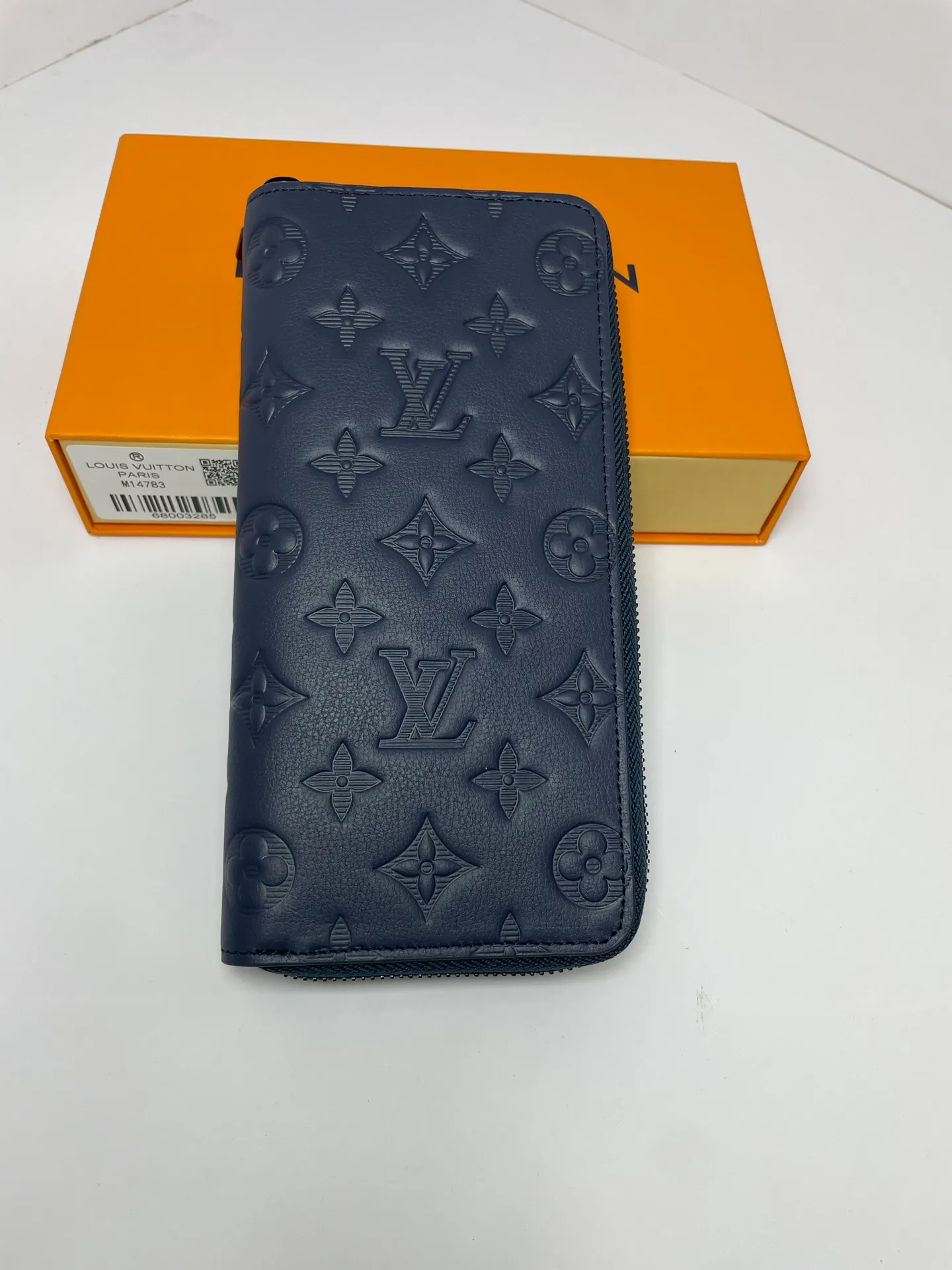 Factory price 480 [Top original order] M14783 Blue 👏👏 Zippy zipper vertical wallet that pays attention to elegance and security. It is made of soft Monogram Shadow calfskin and decorated with the iconic Louis Vuitton Monogram embossing. The highly textured pure black color scheme complements the simple shape, and the wrap-around zipper design brings together many practical elements. Dimensions: 10.0 x 20.0 x 2.0 cm