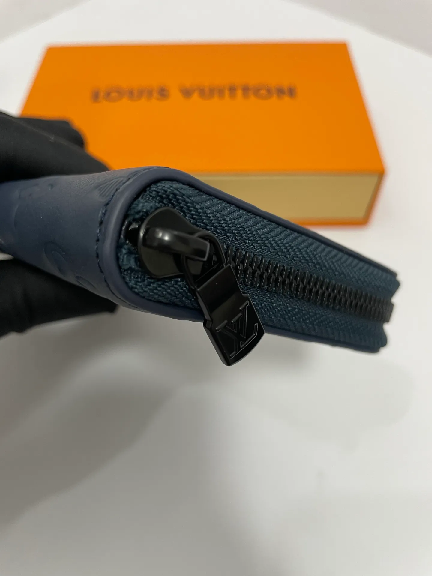 Factory price 480 [Top original order] M14783 Blue 👏👏 Zippy zipper vertical wallet that pays attention to elegance and security. It is made of soft Monogram Shadow calfskin and decorated with the iconic Louis Vuitton Monogram embossing. The highly textured pure black color scheme complements the simple shape, and the wrap-around zipper design brings together many practical elements. Dimensions: 10.0 x 20.0 x 2.0 cm