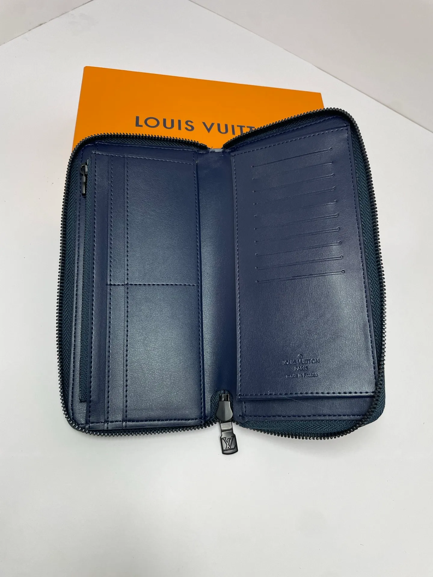 Factory price 480 [Top original order] M14783 Blue 👏👏 Zippy zipper vertical wallet that pays attention to elegance and security. It is made of soft Monogram Shadow calfskin and decorated with the iconic Louis Vuitton Monogram embossing. The highly textured pure black color scheme complements the simple shape, and the wrap-around zipper design brings together many practical elements. Dimensions: 10.0 x 20.0 x 2.0 cm