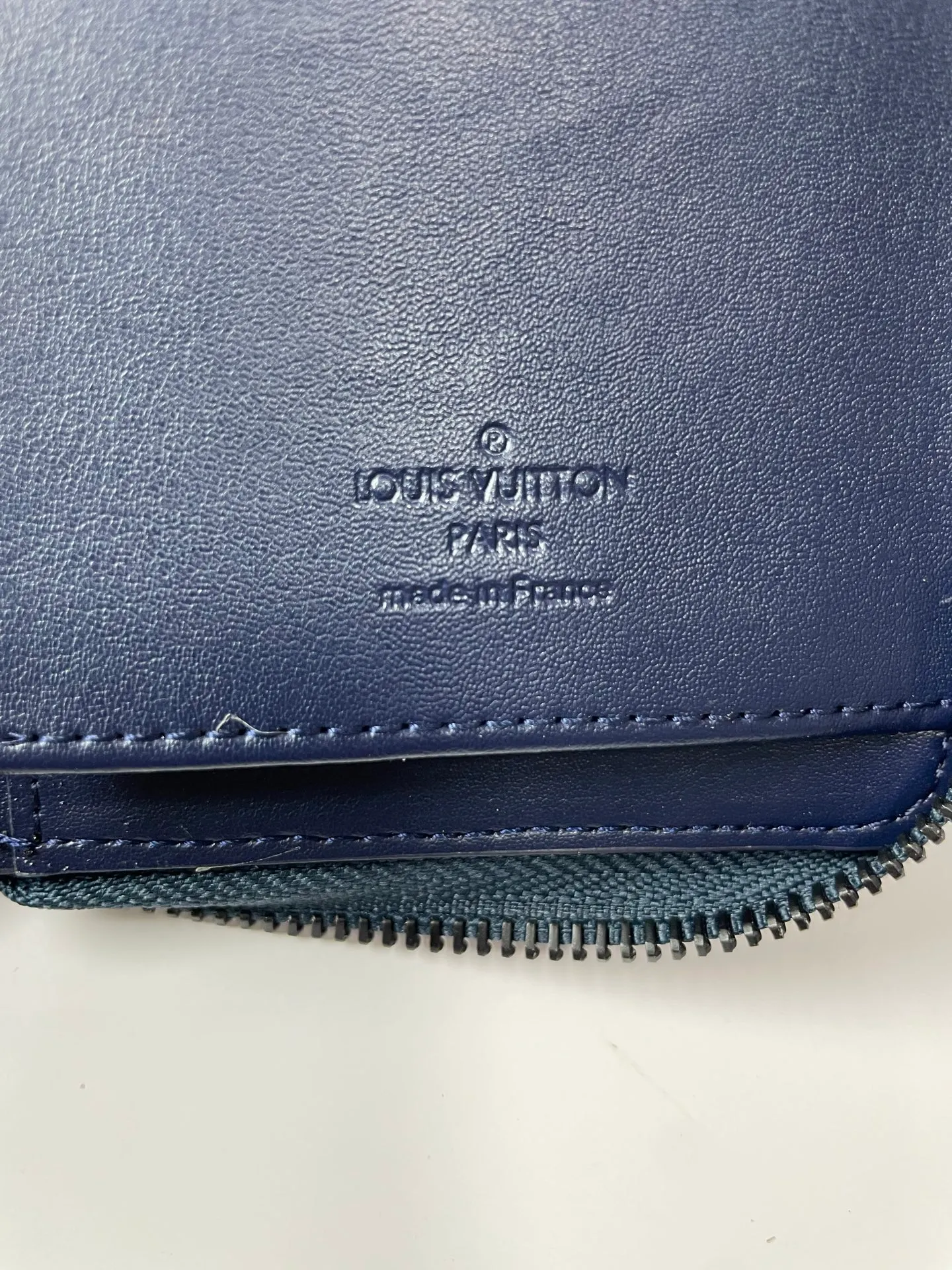 Factory price 480 [Top original order] M14783 Blue 👏👏 Zippy zipper vertical wallet that pays attention to elegance and security. It is made of soft Monogram Shadow calfskin and decorated with the iconic Louis Vuitton Monogram embossing. The highly textured pure black color scheme complements the simple shape, and the wrap-around zipper design brings together many practical elements. Dimensions: 10.0 x 20.0 x 2.0 cm