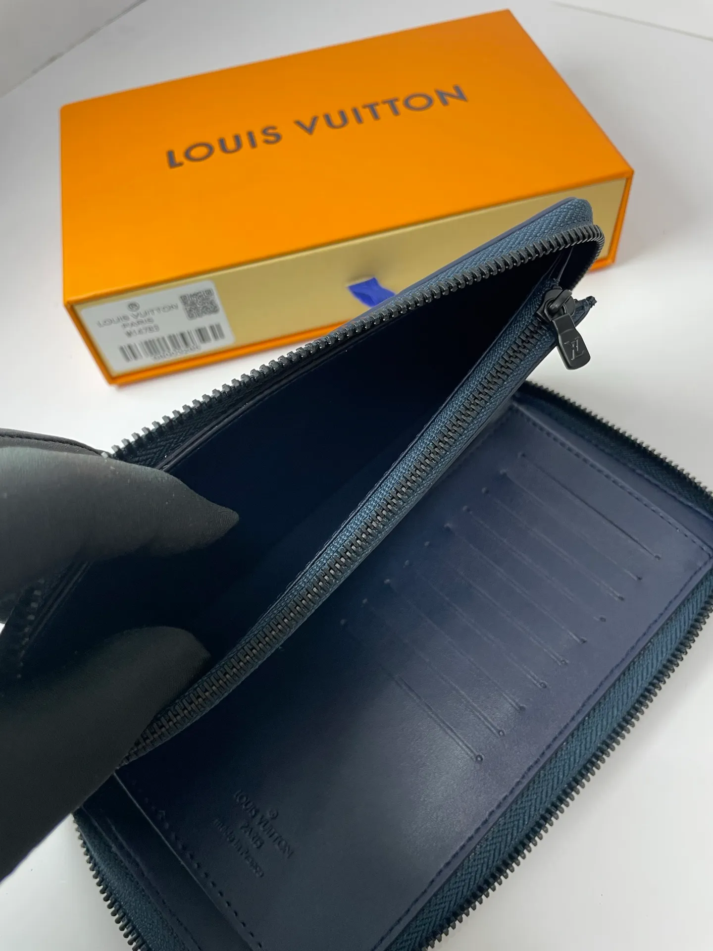 Factory price 480 [Top original order] M14783 Blue 👏👏 Zippy zipper vertical wallet that pays attention to elegance and security. It is made of soft Monogram Shadow calfskin and decorated with the iconic Louis Vuitton Monogram embossing. The highly textured pure black color scheme complements the simple shape, and the wrap-around zipper design brings together many practical elements. Dimensions: 10.0 x 20.0 x 2.0 cm