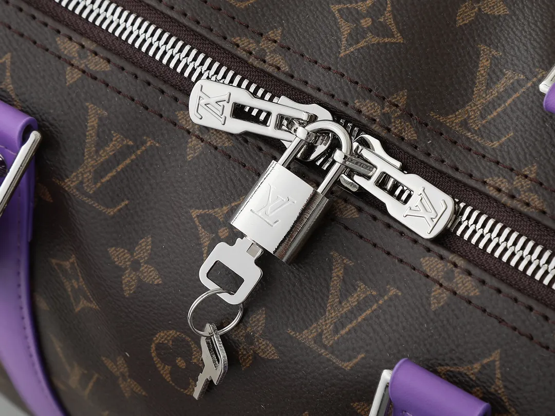 💰320💰Upgraded original M46771 yellow M46775 purple M46772 blue M46769 red M46770 orange M46774 green M46773 rose red This Keepall Bandoulière 50 travel bag is made of Monogram Macassar canvas, which simultaneously renders bright colors for the side straps, nameplate, fabric lining and top leather handle. The size of your carry-on luggage hides plenty of space. 50.0 x 29.0 x 23.0 cm (length x height x width)