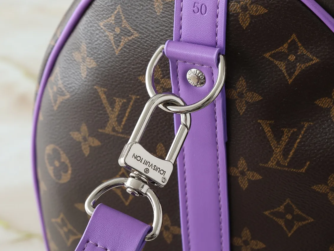 💰320💰Upgraded original M46771 yellow M46775 purple M46772 blue M46769 red M46770 orange M46774 green M46773 rose red This Keepall Bandoulière 50 travel bag is made of Monogram Macassar canvas, which simultaneously renders bright colors for the side straps, nameplate, fabric lining and top leather handle. The size of your carry-on luggage hides plenty of space. 50.0 x 29.0 x 23.0 cm (length x height x width)
