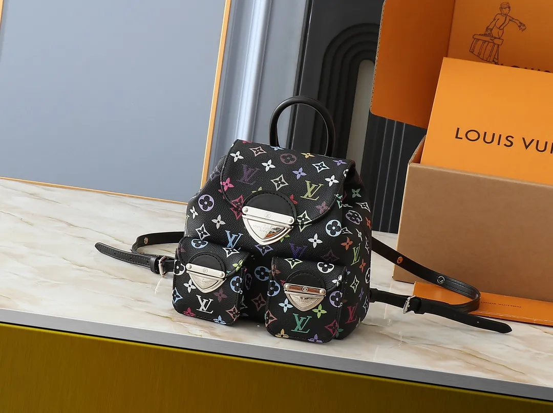 💰340💰Upgraded from the original M13081 M46836. This Venice backpack is made of coated canvas and depicts the Monogram pattern in the distinctive tones of Japanese artist Takashi Murakami, highlighting the agility of the Louis Vuitton x Murakami reissue series. Classic cowhide leather shapes the slim shoulder straps, and large buckles add a metallic sheen to the flap and outer pocket. Dimensions: 24.0 x 26.0 x 7.0 cm (length x height x width)