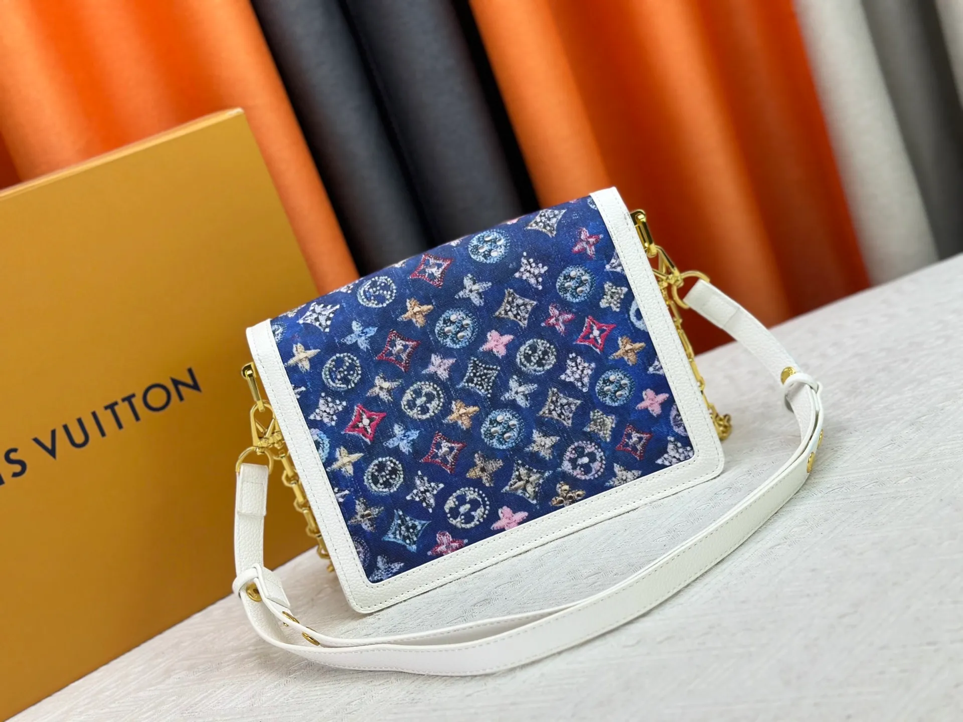 P420 New color denim upgraded version 💥Louis Vuitton 22025 early spring messenger bag M43599/44391/44580 color matching latest version shipped Métis The compact shape of the handbag exudes an elegant atmosphere. Presbyopia and cowhide, made of soft Monogram canvas, compact in size and equipped with multiple practical pockets and compartments. Large size:25x19x9cm