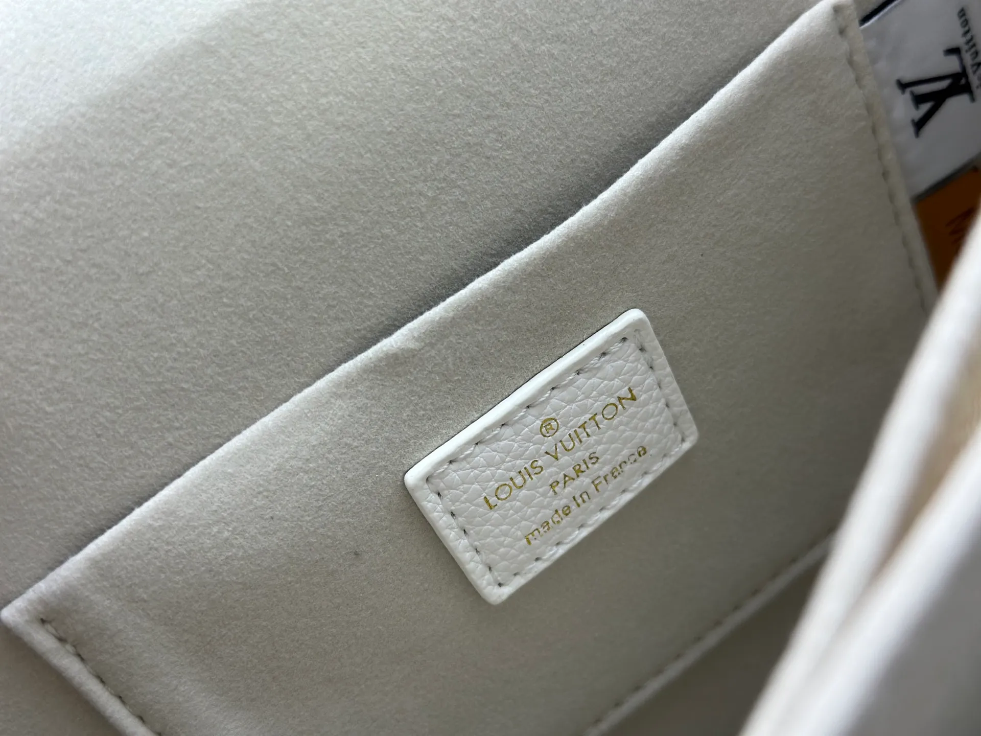 P420 New color denim upgraded version 💥Louis Vuitton 22025 early spring messenger bag M43599/44391/44580 color matching latest version shipped Métis The compact shape of the handbag exudes an elegant atmosphere. Presbyopia and cowhide, made of soft Monogram canvas, compact in size and equipped with multiple practical pockets and compartments. Large size:25x19x9cm