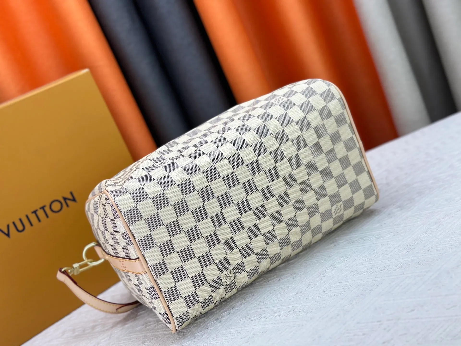 P240 P250 P260 High-definition shooting quality as shown in the picture. Good quality, full of positive reputation! Highly recommended Speedy fashion hot model, classic Monogram canvas➕imported Italian discolored yellow leather trim➕high-end original hardware➕adjustable shoulder strap lock. It feels soft, highly practical, and can be called a classic. The upper body is super elegant. Brand: LouisVuitton! Model: Small 40390/Medium 40391/Large 40392! Material: Imported original leather! Size: small size 25*19*15, medium size 30*21*17, large size 35*23*18,