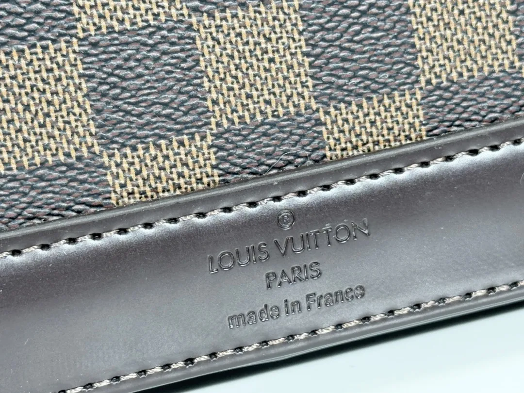 p Large 280💰Small 260💰Upgraded from the original M53151 M53152 presbyopic N41221 Feige presbyopic black leather This is one of Louis Vuitton's iconic handbags with the stiffest design structure. Its prototype is a piece designed by Gaston Vuitton and named after the Alma Bridge, which connects two adjacent fashionable districts in Paris. Signature Monogram canvas gives it a classic feel. Size: small 25 x 19 x 12, large 32x24x15cm (length x height x width)