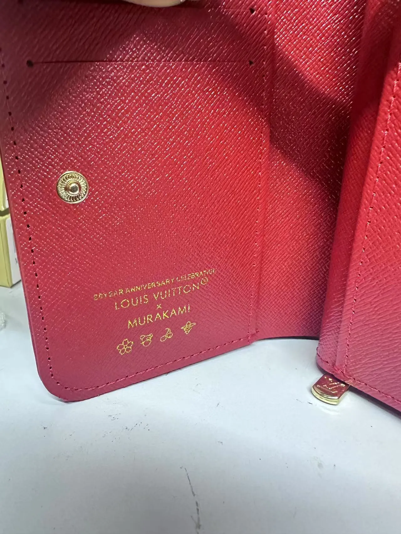 P150 M83689 This Cléa wallet is made of Monogram Empreinte soft grained cowhide, embellished with Louis Vuitton's iconic Monogram embossed pattern. It has a stylish design, is compact yet spacious, and is equipped with an external patch pocket, zipper coin pocket, banknote compartment and six credit card slots.