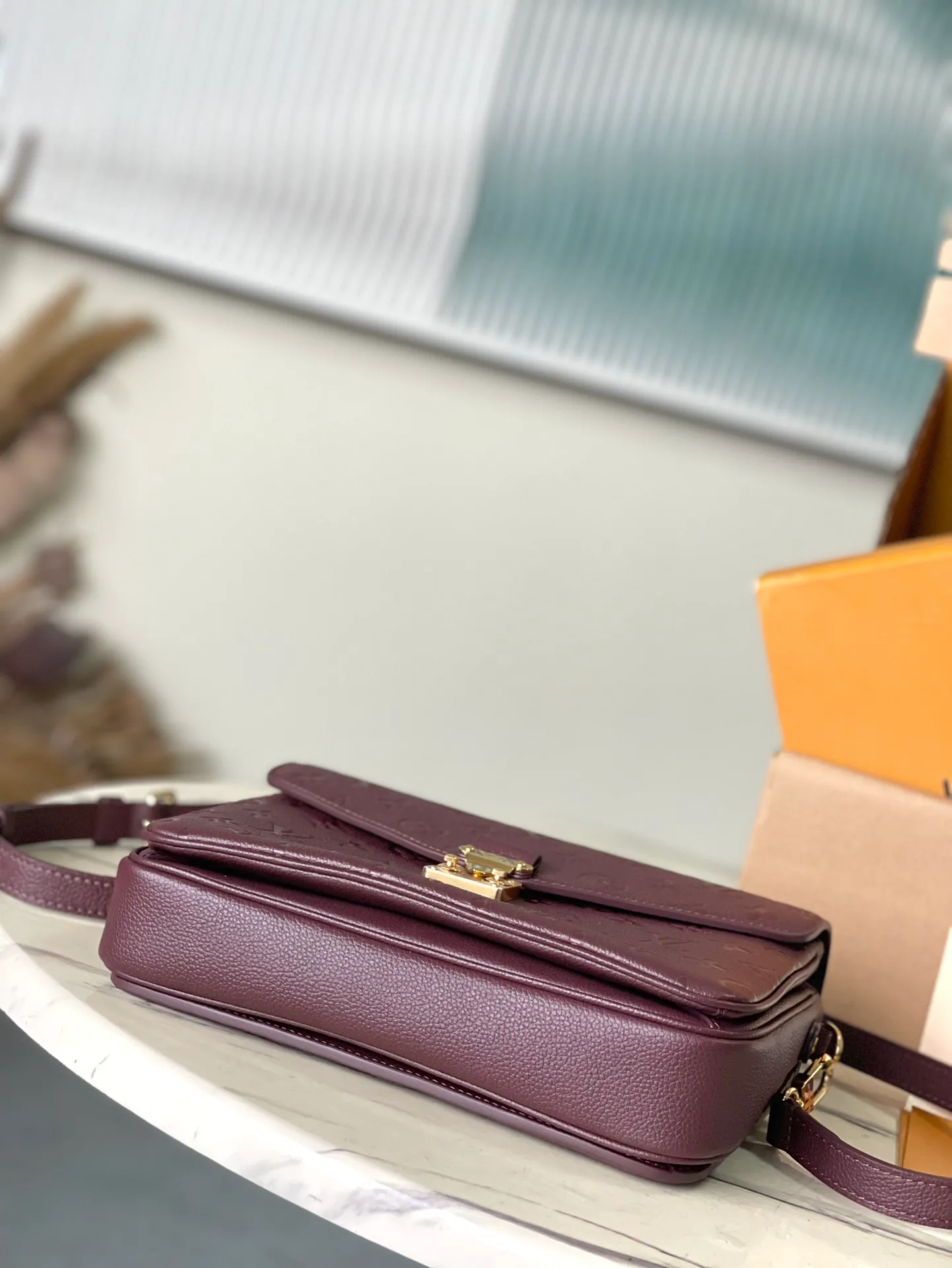 💰1040 (top layer leather) top original order M46613 supports counter inspection. The photos taken of duty-free goods are consistent with the product without opening the packaging. This product is an exclusive duty-free product in the market and is the highest-end product. Inspection is supported. This product has passed strict inspection and is flawless. Please wear gloves when touching the product. This product is not returnable or exchangeable. Please confirm the product first and then remove the label on the handle. This product is temporarily not open to the public, only for regular customers, and is in short supply. Dimensions: 25 x 19 x 7 cm