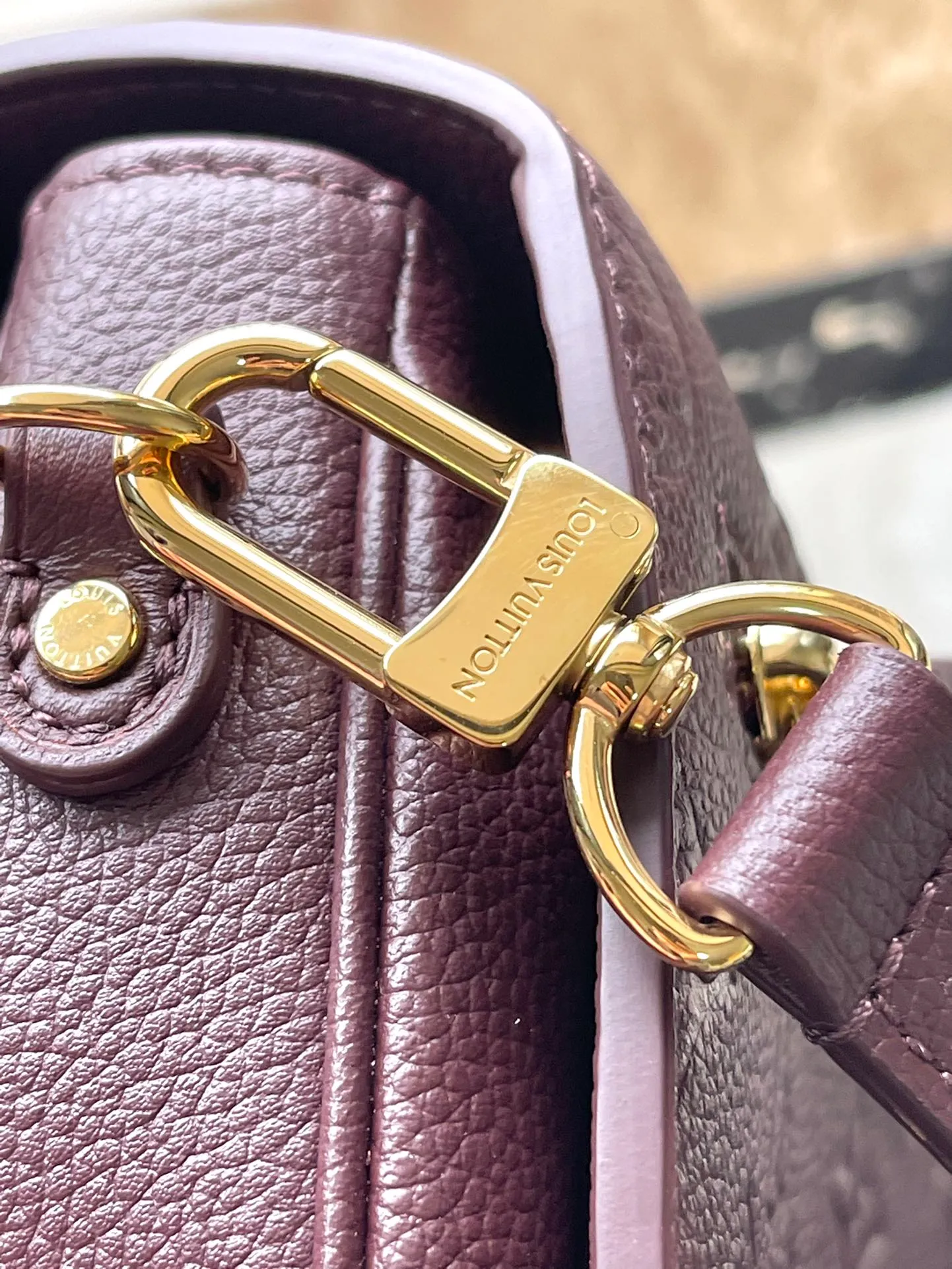 💰1040 (top layer leather) top original order M46613 supports counter inspection. The photos taken of duty-free goods are consistent with the product without opening the packaging. This product is an exclusive duty-free product in the market and is the highest-end product. Inspection is supported. This product has passed strict inspection and is flawless. Please wear gloves when touching the product. This product is not returnable or exchangeable. Please confirm the product first and then remove the label on the handle. This product is temporarily not open to the public, only for regular customers, and is in short supply. Dimensions: 25 x 19 x 7 cm