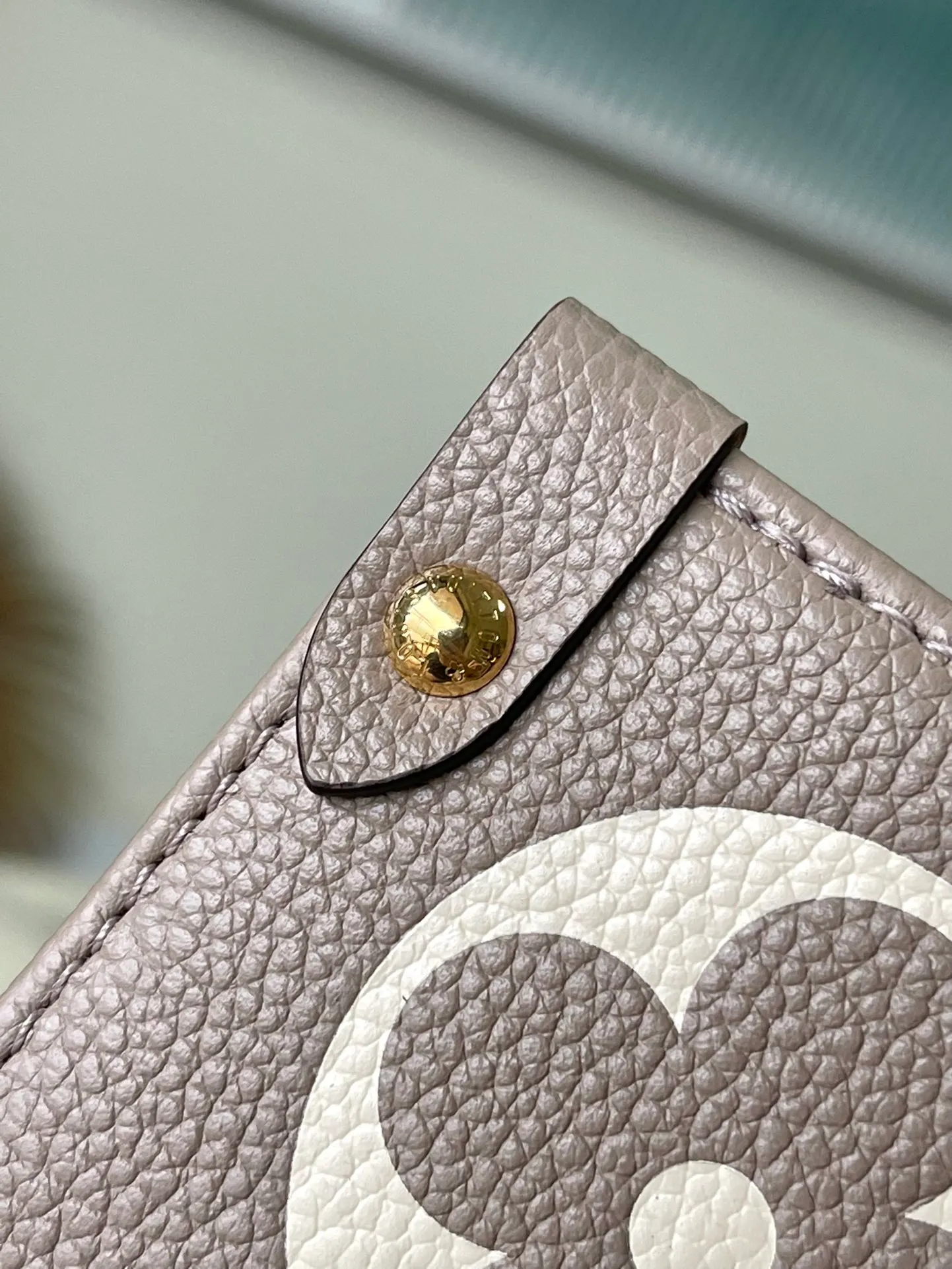 💰1120 (top layer leather) top original order M45494. Support counter inspection. Photos taken of duty-free goods are consistent with the product without unpacking. This product is an exclusive duty-free product in the market and is the highest-end product. Inspection is supported. This product has passed strict inspection and is flawless. Please wear gloves when touching the product. This product is not returnable or exchangeable. Please confirm the product first and then remove the label on the handle. This product is temporarily not open to the public, only regular customers, and is in short supply. Dimensions: 35 x 27 x 14 cm