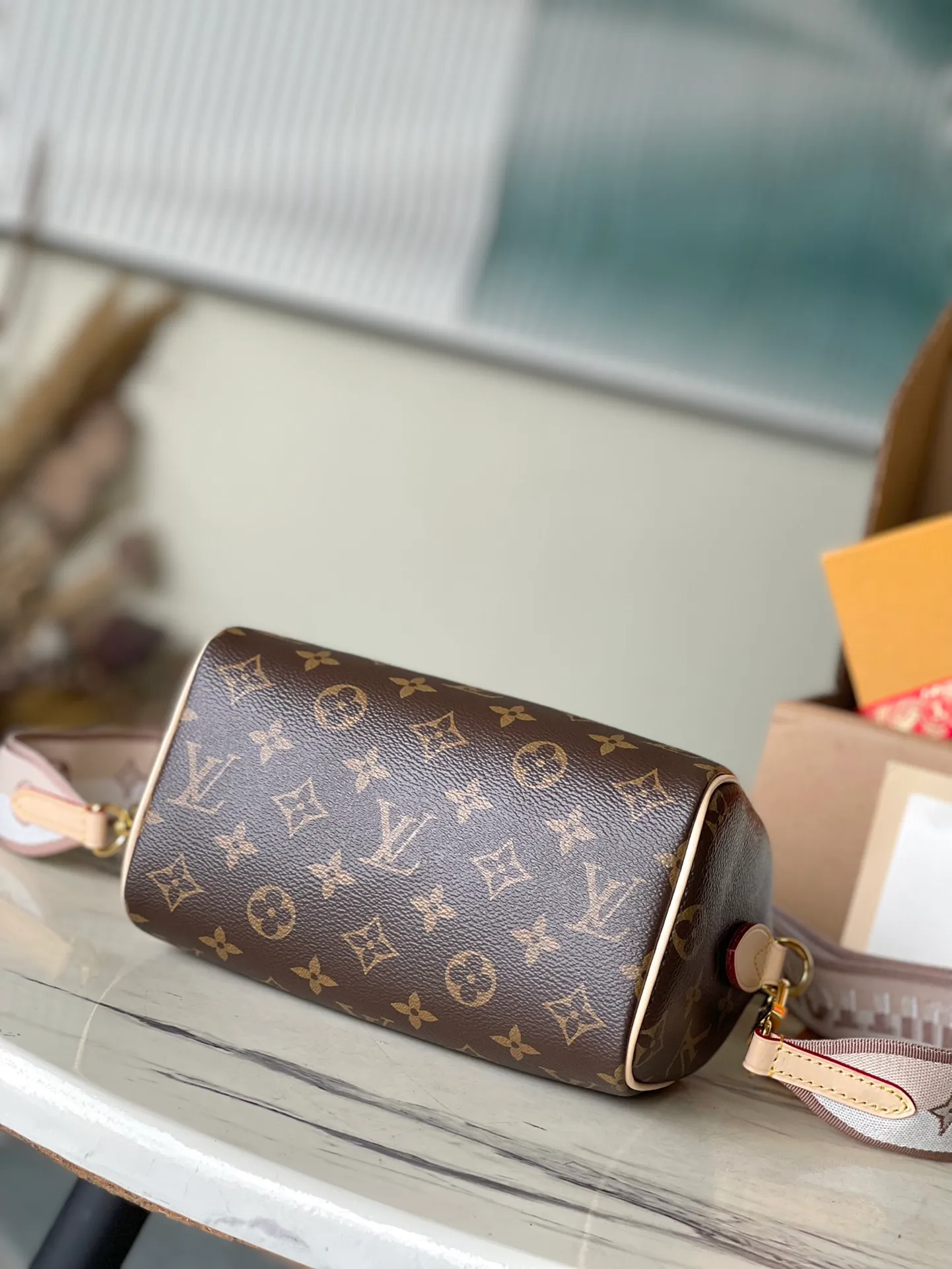 💰800 Top original order M46222 beige. Support counter inspection. Photos taken of duty-free goods are consistent with the product and unpacked. This product is an exclusive duty-free product in the market and is the highest-end product. Inspection is supported. This product has passed strict inspection and is flawless. Please wear gloves when touching the product. This product is not returnable or exchangeable. Please confirm the product first and then remove the label on the handle. This product is temporarily not open to the public, only regular customers, and is in short supply. Dimensions: 20.5 x 13.5 x 12 cm
