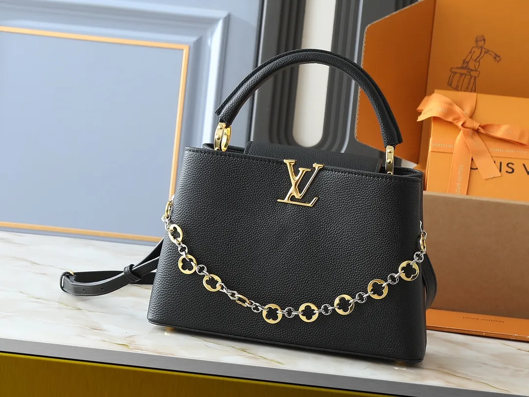 💰420💰Guangzhou goods Upgraded original M12935 M12936 M12937 M12938 This Capucines medium handbag is from the Chain On You series, using Taurillon cow leather to focus on the brand's ingenuity and fine craftsmanship. The jewelry-style double-plated chain is embellished with Monogram flowers, while rounded LV letters and hardware add sophisticated touches. Whether worn cross-body, hand-carried or shoulder-carried, it can display elegant style. Dimensions: 31.5 x 20.0 x 11.0 cm (length x height x width)