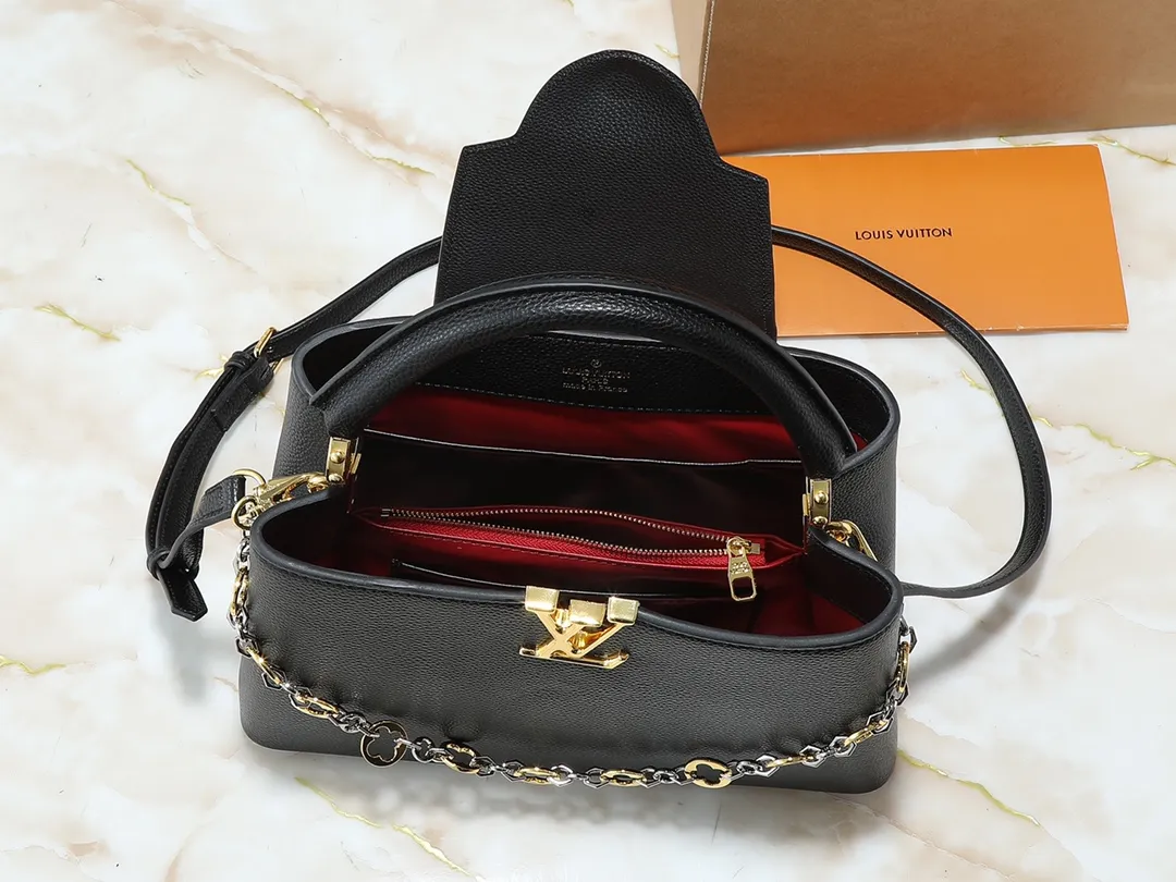 💰420💰Guangzhou goods Upgraded original M12935 M12936 M12937 M12938 This Capucines medium handbag is from the Chain On You series, using Taurillon cow leather to focus on the brand's ingenuity and fine craftsmanship. The jewelry-style double-plated chain is embellished with Monogram flowers, while rounded LV letters and hardware add sophisticated touches. Whether worn cross-body, hand-carried or shoulder-carried, it can display elegant style. Dimensions: 31.5 x 20.0 x 11.0 cm (length x height x width)