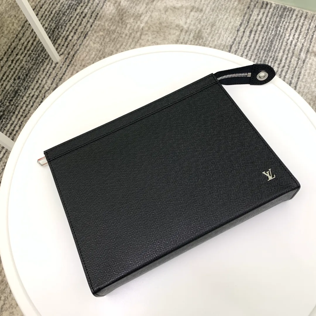 Factory price 400 [Top original order] M30450 👏👏Pochette Voyage clutch bag is made of deep-dyed Taïga leather, embellished with metal LV letters on the lower right corner, and equipped with neatly structured patch pockets and card slots to store all your travel needs in a restrained style. It can be stored in a handbag or used as a folder. Dimensions: 27.0 x 21.0 x 3.0 cm