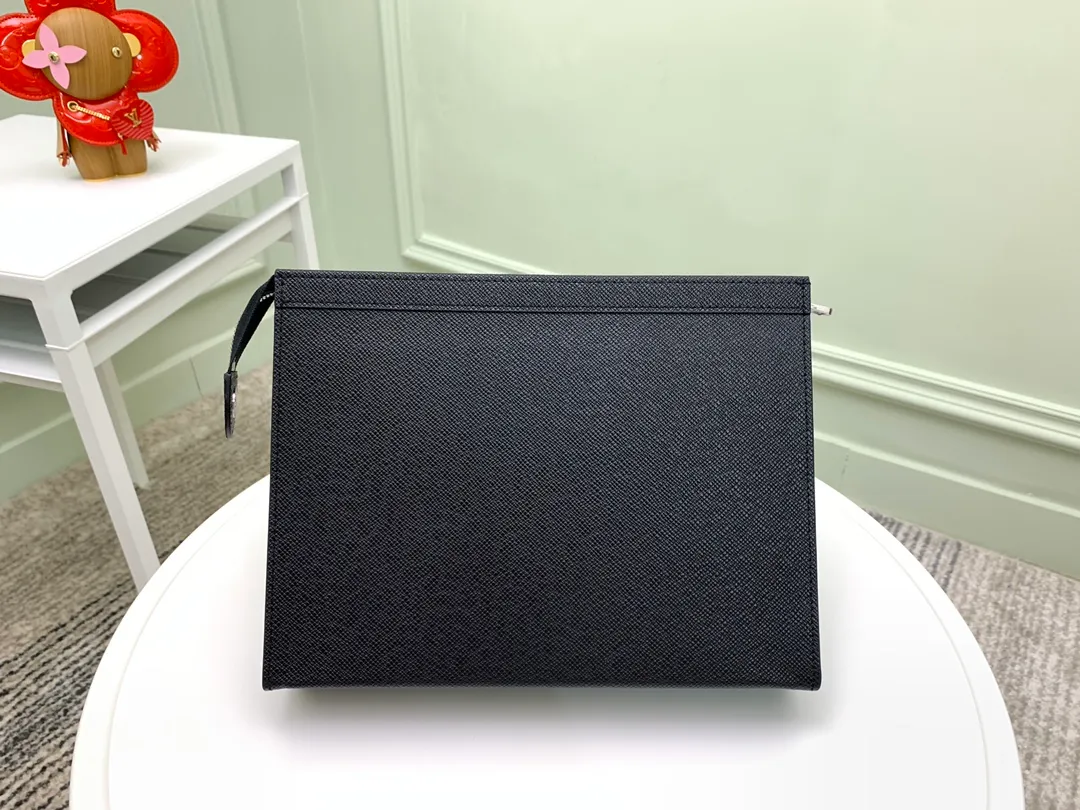 Factory price 400 [Top original order] M30450 👏👏Pochette Voyage clutch bag is made of deep-dyed Taïga leather, embellished with metal LV letters on the lower right corner, and equipped with neatly structured patch pockets and card slots to store all your travel needs in a restrained style. It can be stored in a handbag or used as a folder. Dimensions: 27.0 x 21.0 x 3.0 cm