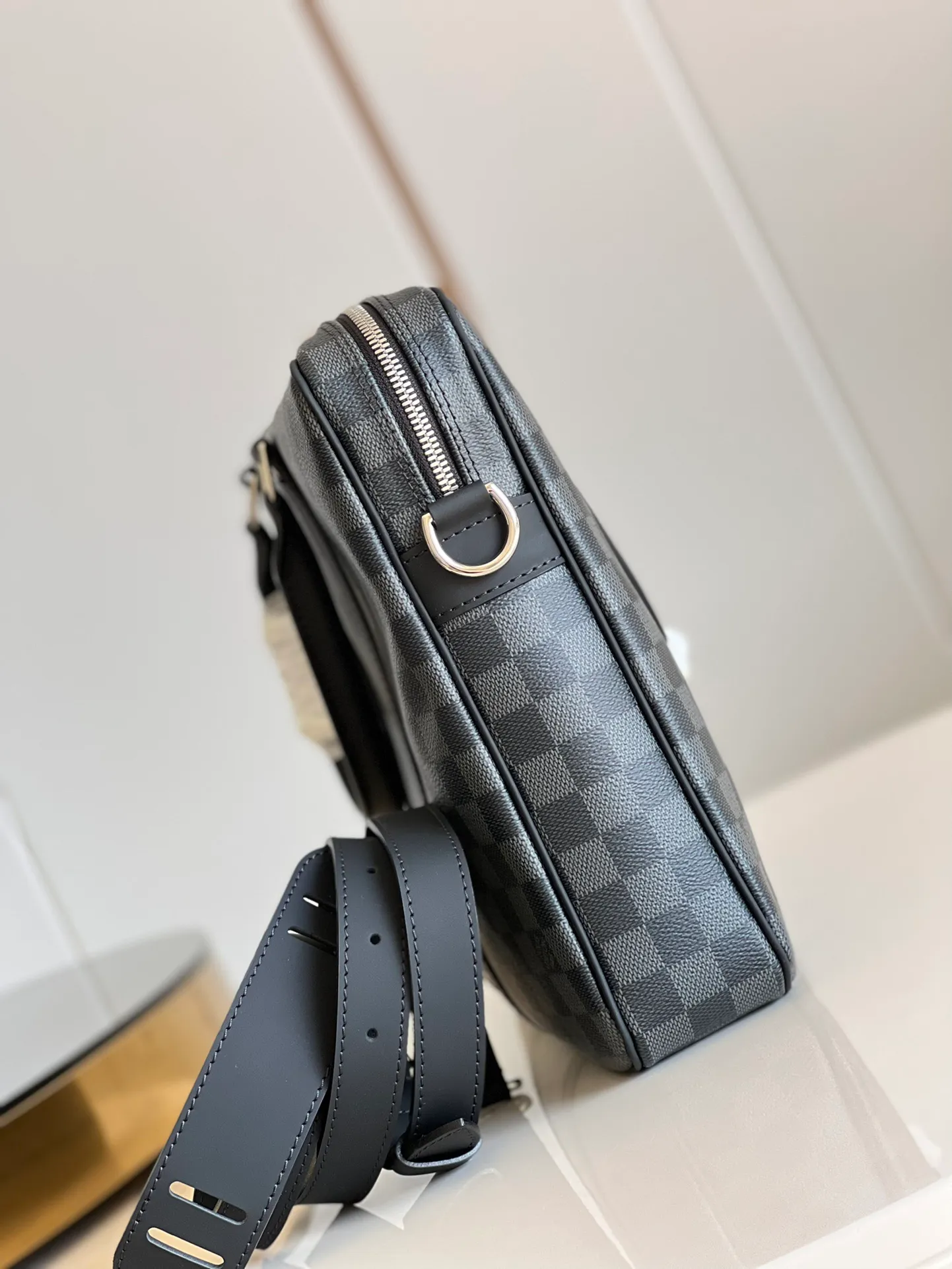 💰940 Top original order [Exclusive real shot N41478] PORTE-DOCUMENTS VOYAGE small briefcase produced by FL has elegant design and powerful functionality. The iconic Damier Ebène canvas creates the ideal Louis Vuitton business bag. Dimensions: 35.0 x 27.0 x 6.0 cm Top-quality original item [Exclusive real shot N41478] PORTE-DOCUMENTS VOYAGE small briefcase produced by FL has elegant design and powerful functionality. The iconic Damier Ebène canvas creates the ideal Louis Vuitton business bag. Dimensions: 35.0 x 27.0 x 6.0 cm