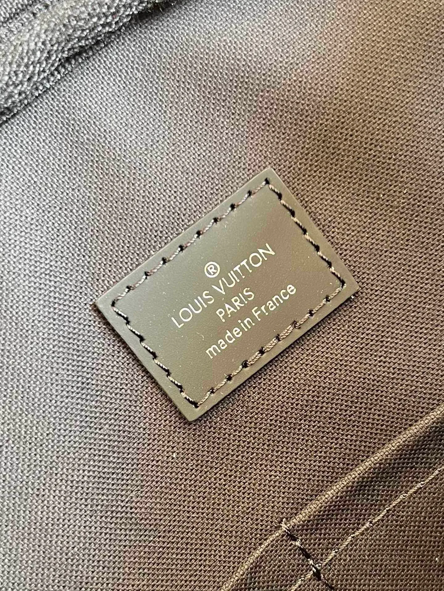💰940 Top original order [Exclusive real shot N41478] PORTE-DOCUMENTS VOYAGE small briefcase produced by FL has elegant design and powerful functionality. The iconic Damier Ebène canvas creates the ideal Louis Vuitton business bag. Dimensions: 35.0 x 27.0 x 6.0 cm Top-quality original item [Exclusive real shot N41478] PORTE-DOCUMENTS VOYAGE small briefcase produced by FL has elegant design and powerful functionality. The iconic Damier Ebène canvas creates the ideal Louis Vuitton business bag. Dimensions: 35.0 x 27.0 x 6.0 cm