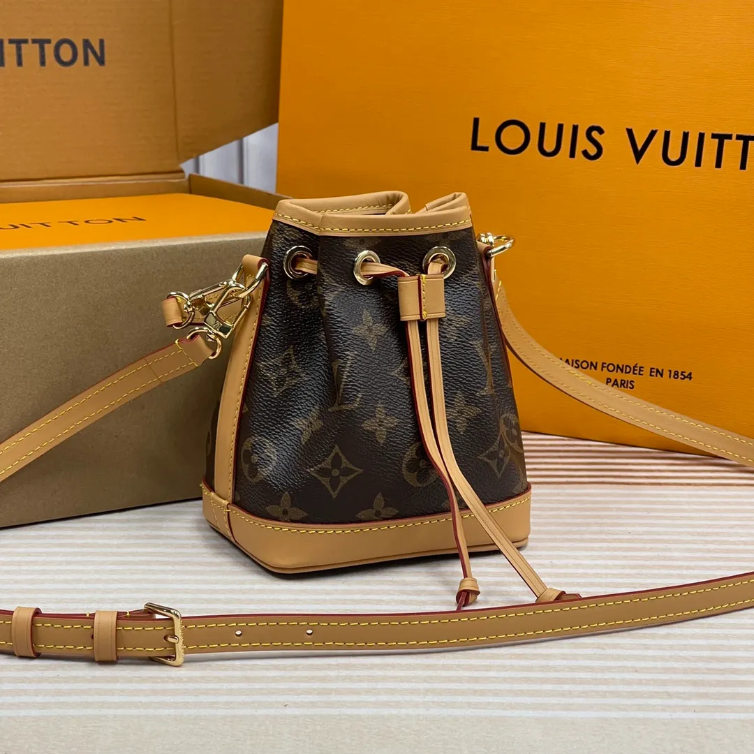 [Upgraded version] P560🐶Upgraded version*High quality❣️With full packaging M81266🐶NANO NOÉ handbag This Nano Noé handbag condenses the classic configuration of the 1932 Noé handbag, using Monogram canvas and cowhide leather trim to combine traditional design and contemporary functionality. Plenty of space to hold keys, card holders, mobile phones and other travel essentials, and the detachable handle and detachable and adjustable shoulder strap allow for a variety of carrying methods. Dimensions: 13 x 16 x 10 cm