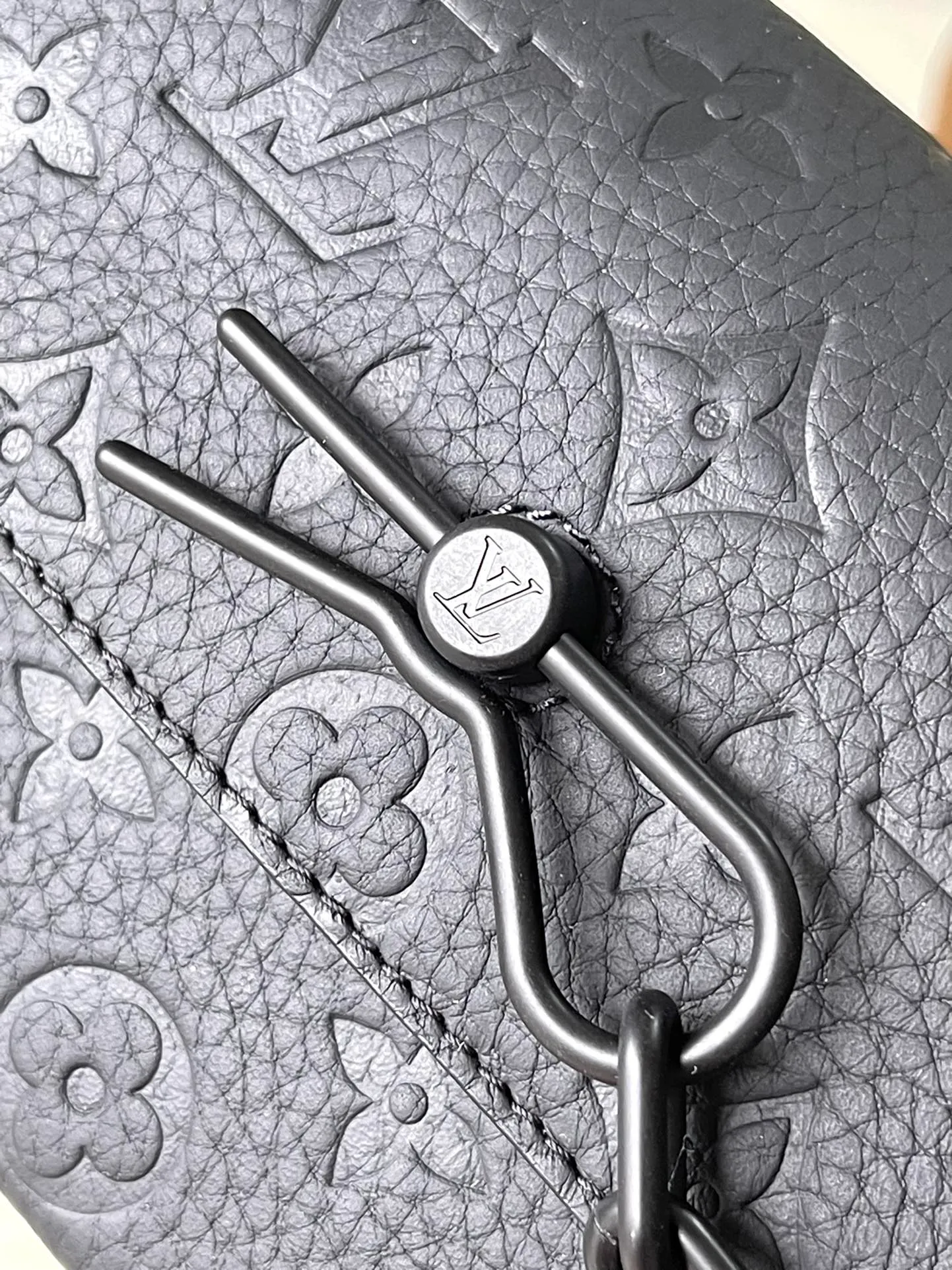 💰880 (top layer leather) top original order M81746, support counter inspection, duty-free goods photos taken are consistent with the product without unpacking. This product is an exclusive duty-free product in the market and is the highest-end product. Inspection is supported. This product has passed strict inspection and is flawless. Please wear gloves when touching the product. This product is not returnable or exchangeable. Please confirm the product first and then remove the label on the handle. This product is temporarily not open to the public, only regular customers, and is in short supply. Dimensions: 18 x 11 x 6.5 cm