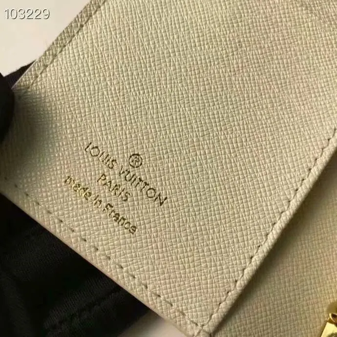 P140 Hot item shipped, model number M20005. This small notepad cover is made of Monogram canvas. It can hold three credit cards and can also be used as an address book, notebook or calendar. 10/12 cm (Length x Height) - Epi leather embossed with delicate LV initials and lined with interwoven textured leather - Button closure - Six-ring binder with three rings in sets, six credit card slots and two internal compartments - Notepad insert available separately