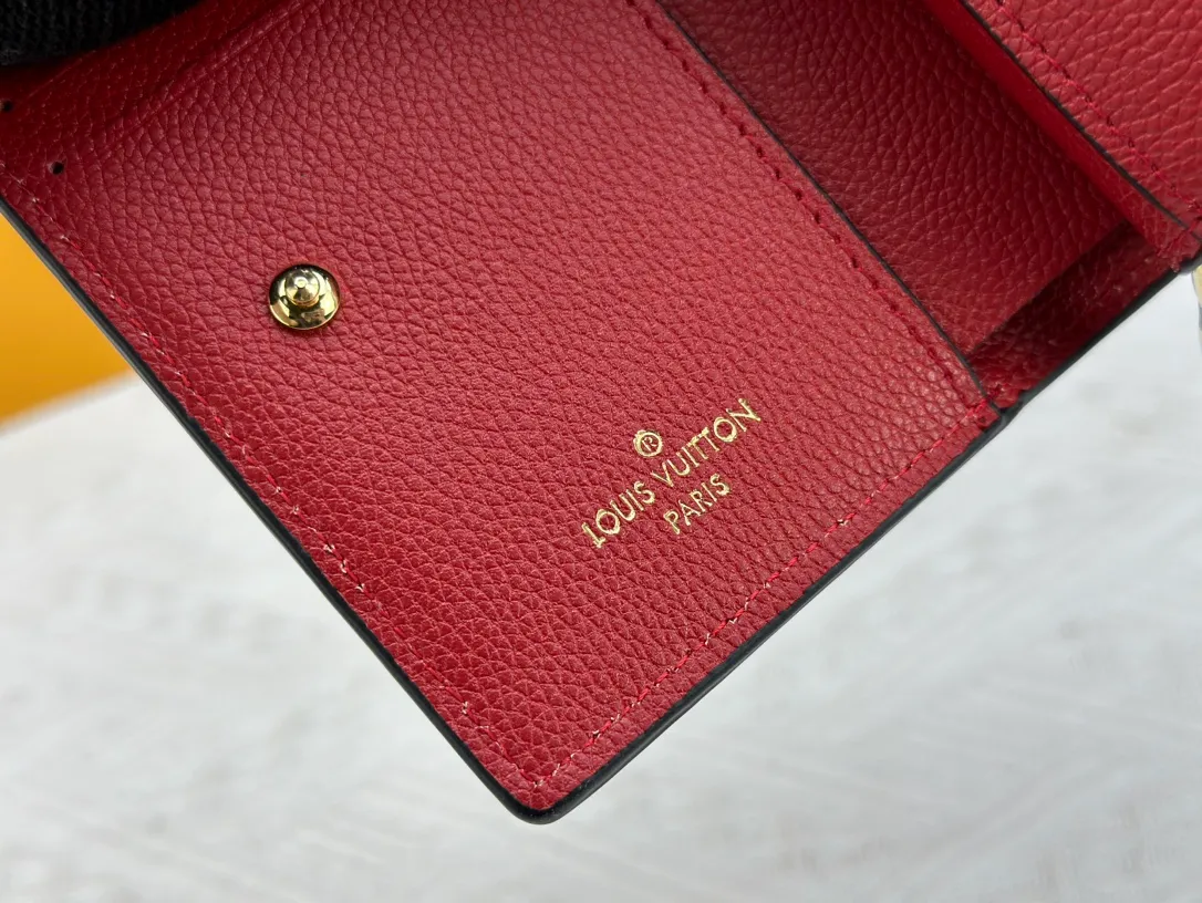 P150LV top replica M80152 This Cléa wallet is made of Monogram Empreinte soft grained cowhide, embellished with Louis Vuitton's iconic Monogram embossed pattern. It has a stylish design, is exquisite and compact but has a spacious capacity. It is equipped with an external patch pocket, zipper coin pocket, banknote compartment and six credit card slots. Dimensions: 12 x 9 x 3.5 cm (length x height x width