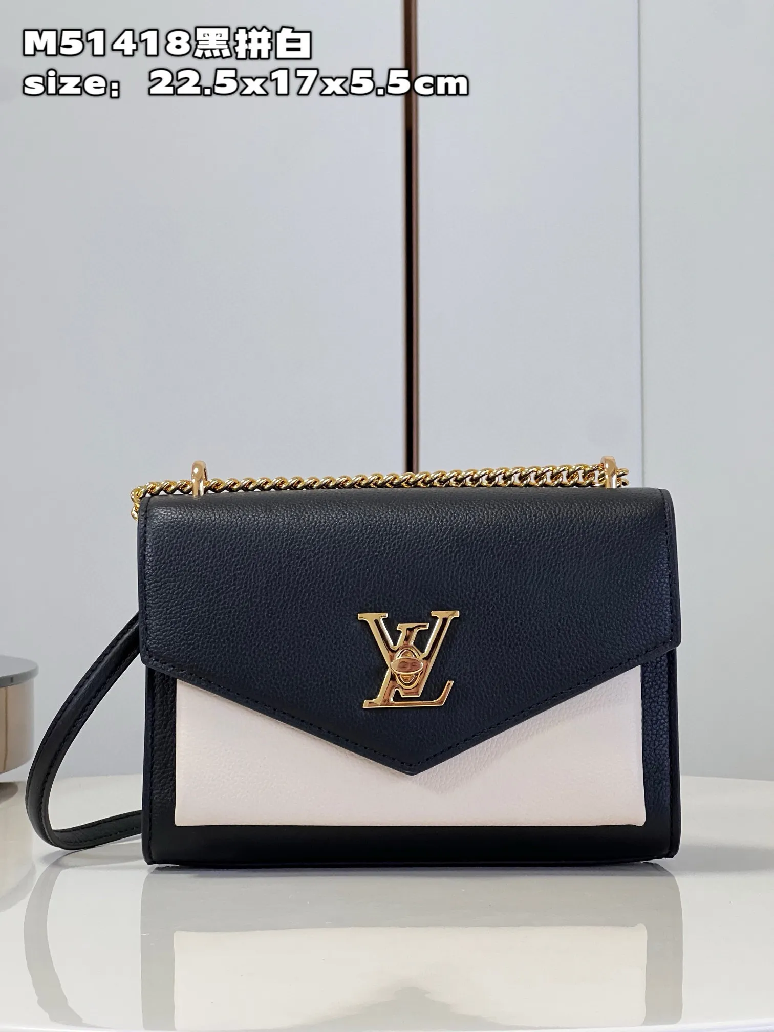 💰1240 (top layer leather) top original single M51418 black and white 】M82121 This Mylockme chain bag declares the trend direction with its exquisite college style configuration. The soft cow leather body can accommodate daily needs, and the long chain shoulder strap can be folded in half to be worn as a short shoulder or cross-body. size：22.5x17x5.5cm