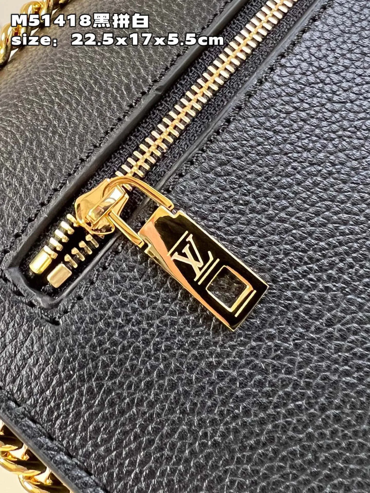 💰1240 (top layer leather) top original single M51418 black and white 】M82121 This Mylockme chain bag declares the trend direction with its exquisite college style configuration. The soft cow leather body can accommodate daily needs, and the long chain shoulder strap can be folded in half to be worn as a short shoulder or cross-body. size：22.5x17x5.5cm