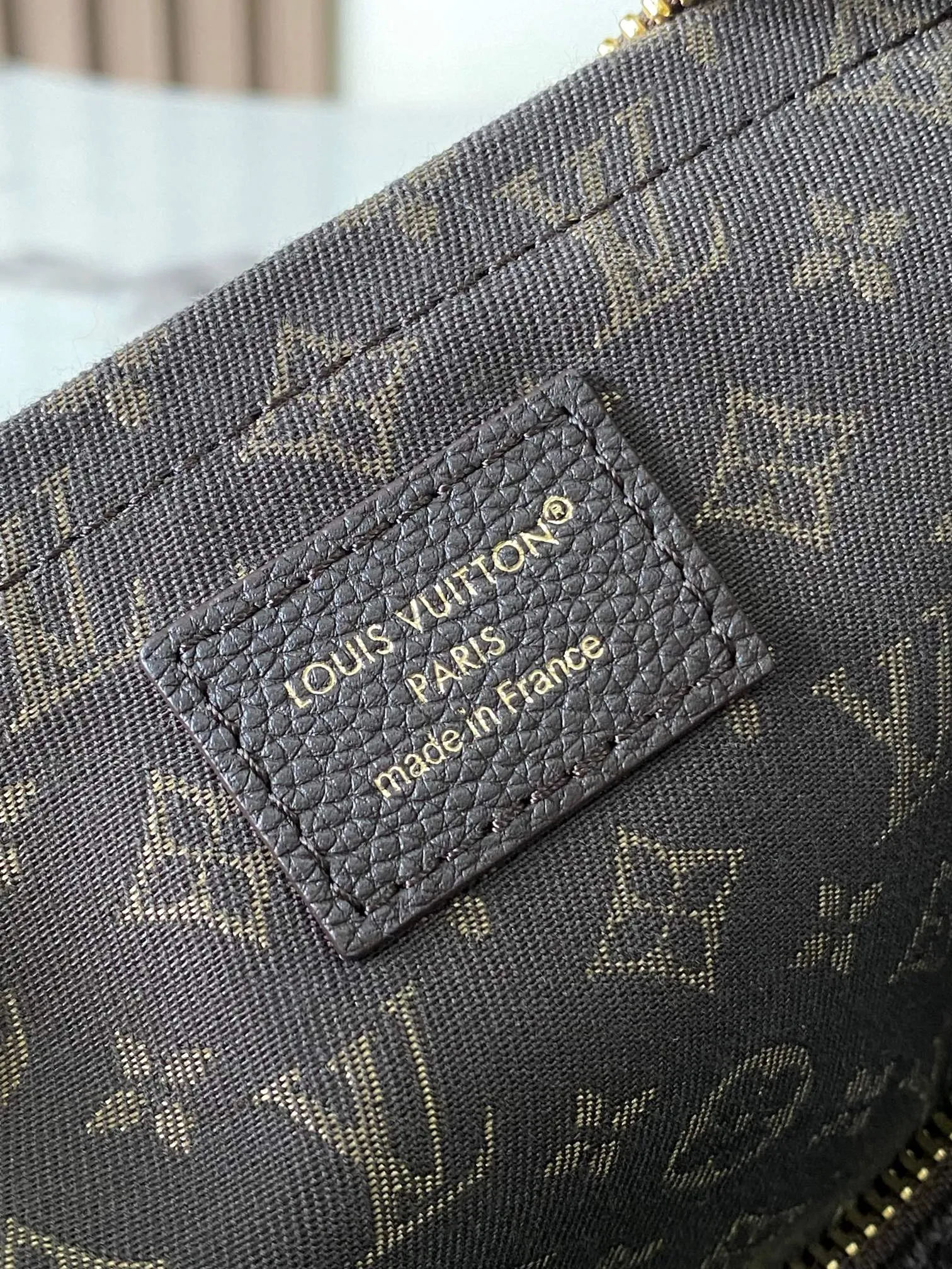 p2000 [Special grade MB163c chip version original leather] This Express medium handbag Model: M26397 Material: Grade A all-steel hardware, imported original cowhide Packaging: Full set of original duty-free MB packaging Dimensions: 24 x 18.5 x 36 cm
