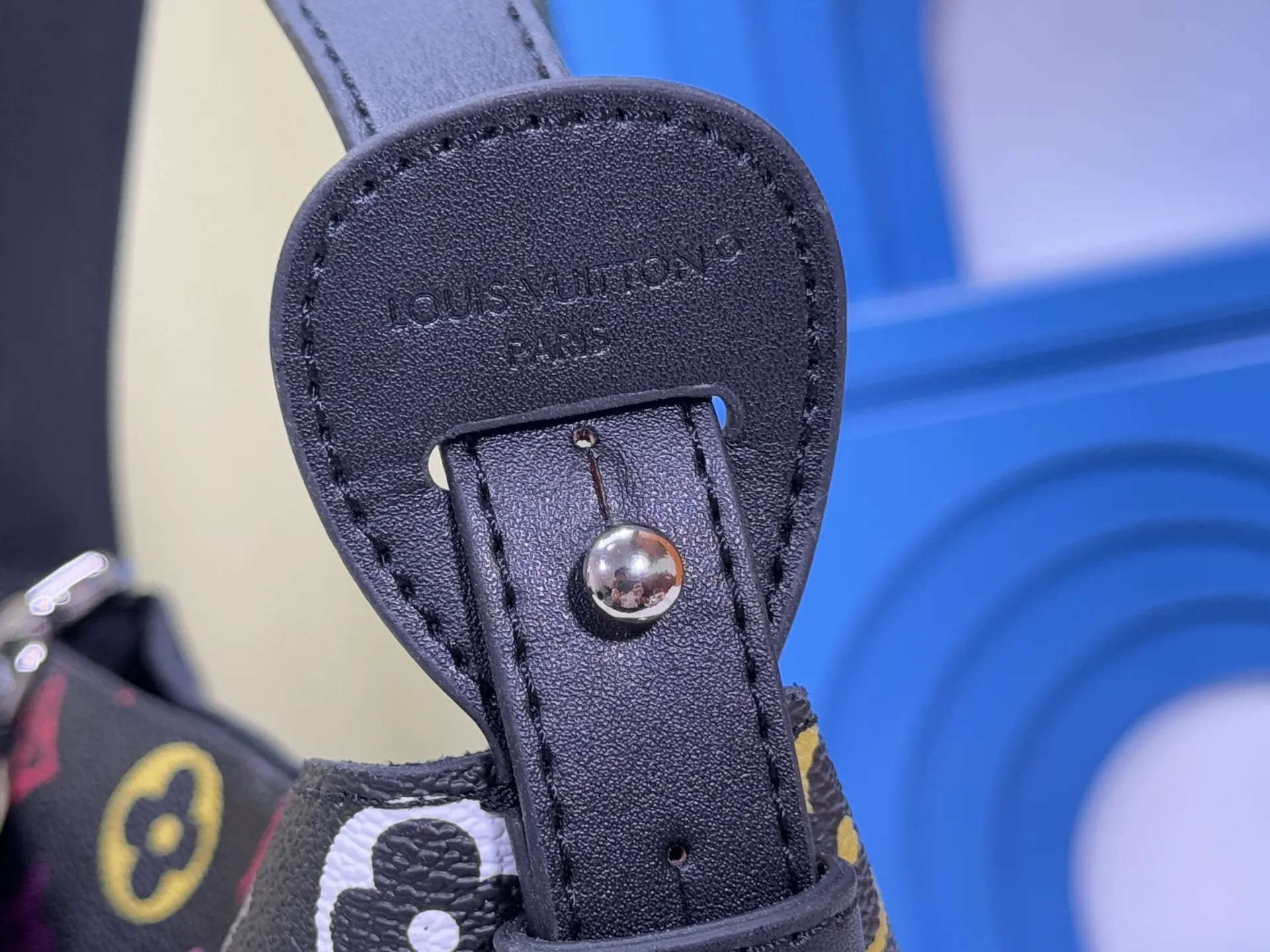 P200 upgraded original M12925 M12926 M13480 M13044 M14356 M13045 M13089 This All In BB handbag is made of Monogram cow leather with shiny metal parts, and the iconic padlock and nameplate highlight the classic style. The adjustable shoulder strap continues the brand's trunk-making heritage, and the leather shoulder strap adds cross-body and shoulder carry options. The foldable design enables the silhouette to be retracted and retracted freely, providing ample space for daily use. 16.0 x 18.0 x 12.0 cm (length x height x width)