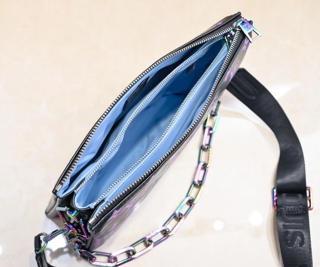 Batch 💰300 Top original model number M11225 23618 22896 57790 This small Coussin handbag is from the LVBy The Pool series. It is made of Monogram embossed sheep leather to show the watercolor effect Monogram print, echoing the elegant tones of the woven chain. There is a zippered pocket inside the compartment, and the detachable and adjustable double-sided wide shoulder strap makes it easy to carry. Dimensions: 26 x 20x12 cm (Length x Height x Width) Sheepskin Sheepskin trimmed with cow leather trimmed with metal hardware Internal compartment with zipper closure Holds a short wallet, smartphone, keys, headphones and lipstick Strap: removable, adjustable Half-length: 30.0cm Strap half-length adjustable to: 50.0cm Chain: removable Chain half-length: 27.0cm